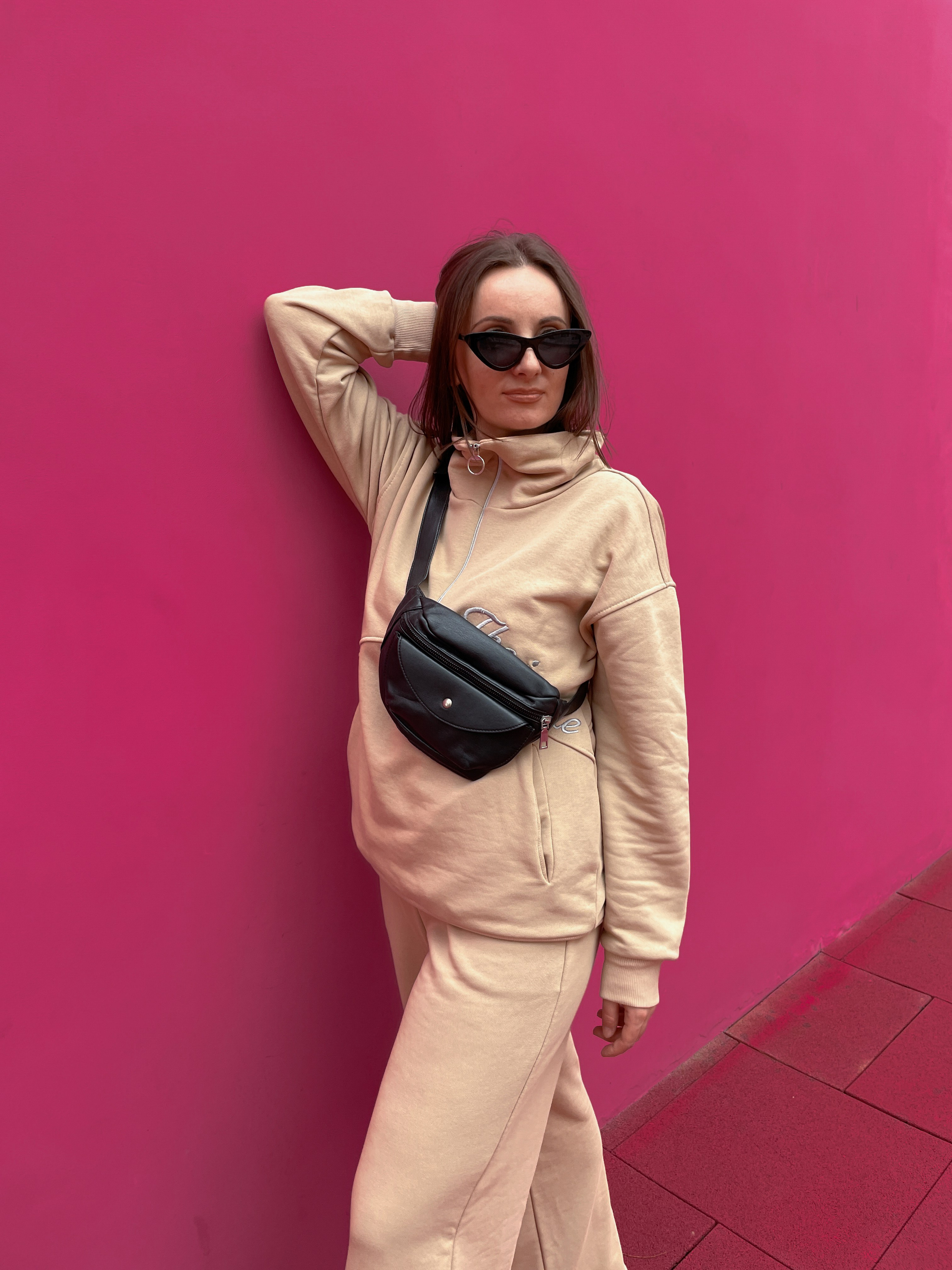 Уличная фотосъемка для контента на айфон. AI Фотограф Краснодар: мужские и женские фотосессии, стилизация съемки. Нейро-фотосессии онлайн