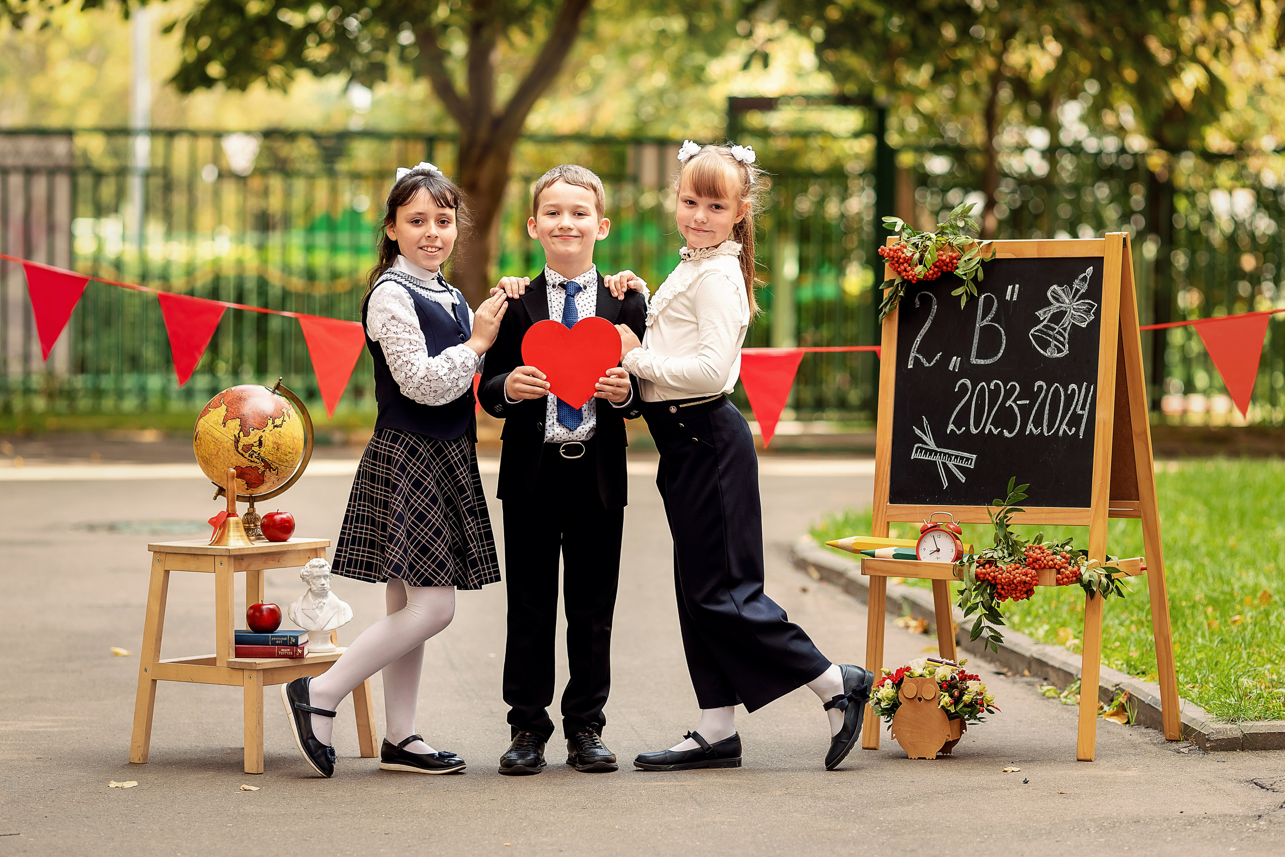 Фотопроект «Здравствуй, школа!» для классов. Фотокомпания «Алые паруса» выпускные альбомы Москва и МО