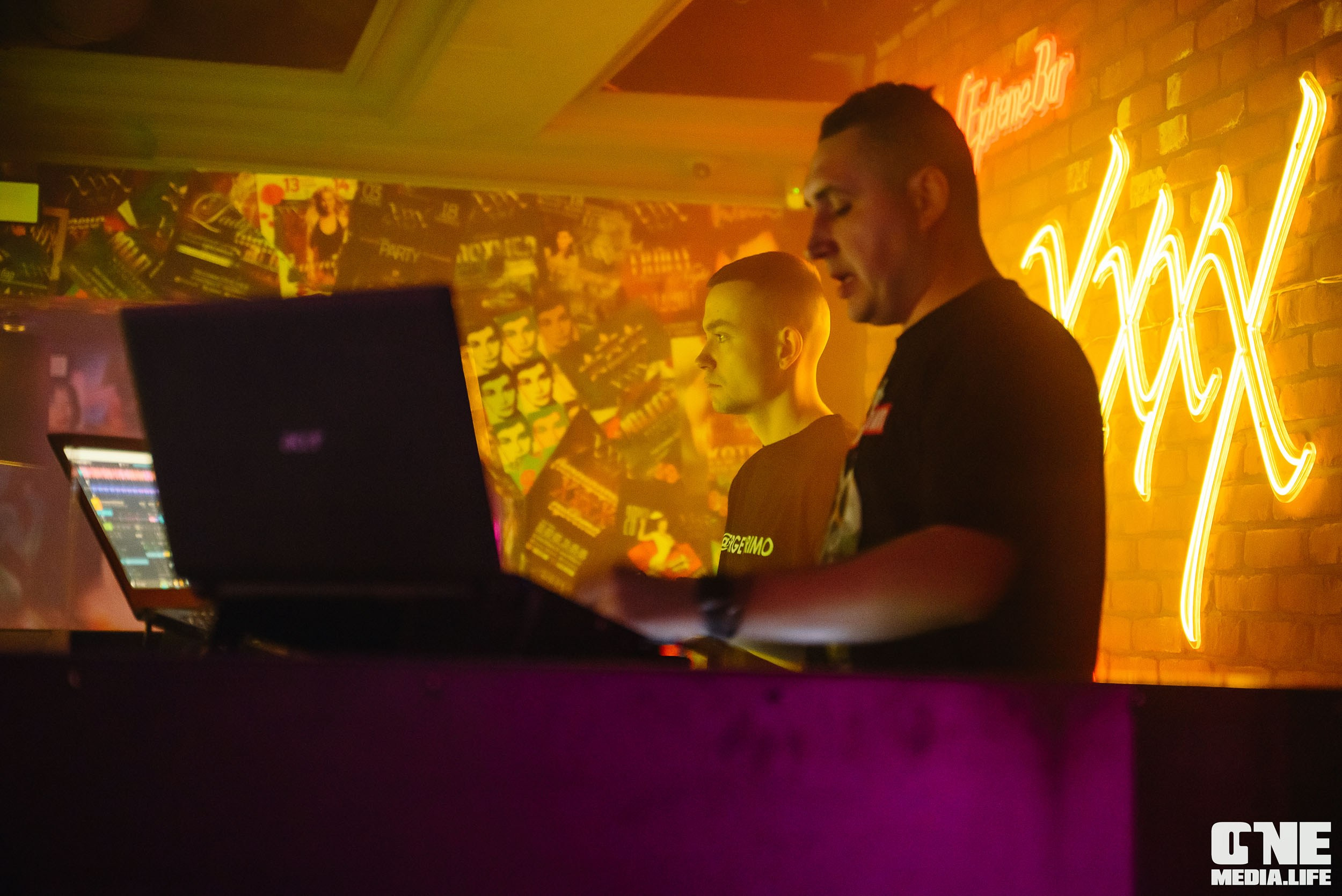 Фотоотчет из бара XxxX. One Media Life: фоторепортажи, фотоотчеты с мероприятий и заведений