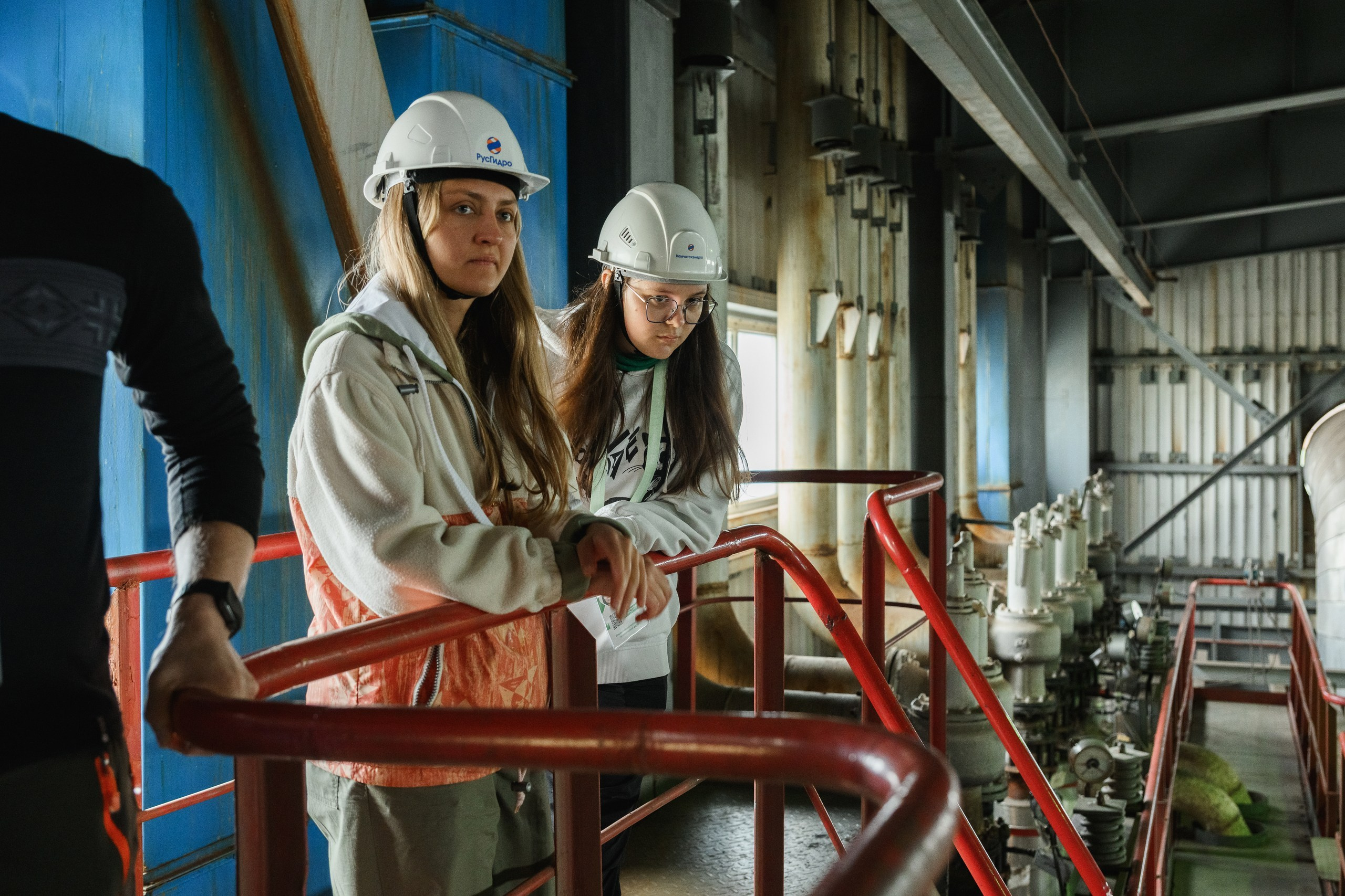 Фотосъемка восхождения на Мутновский вулкан в рамках экофорума в Петропавловске-Камчатском. Экспедиционная фотосъемка на Мутновский вулкан с участниками экофорума в Петропавловске-Камчатском. Документальная съемка восхождения эко-активистов на вулкан в Петропавловске-Камчатском. Эко-экспедиция с фотосъемкой на Мутновский вулкан в Петропавловске-Камчатском. Профессиональная съемка восхождения на вулкан в рамках экологического форума в Петропавловске-Камчатском.