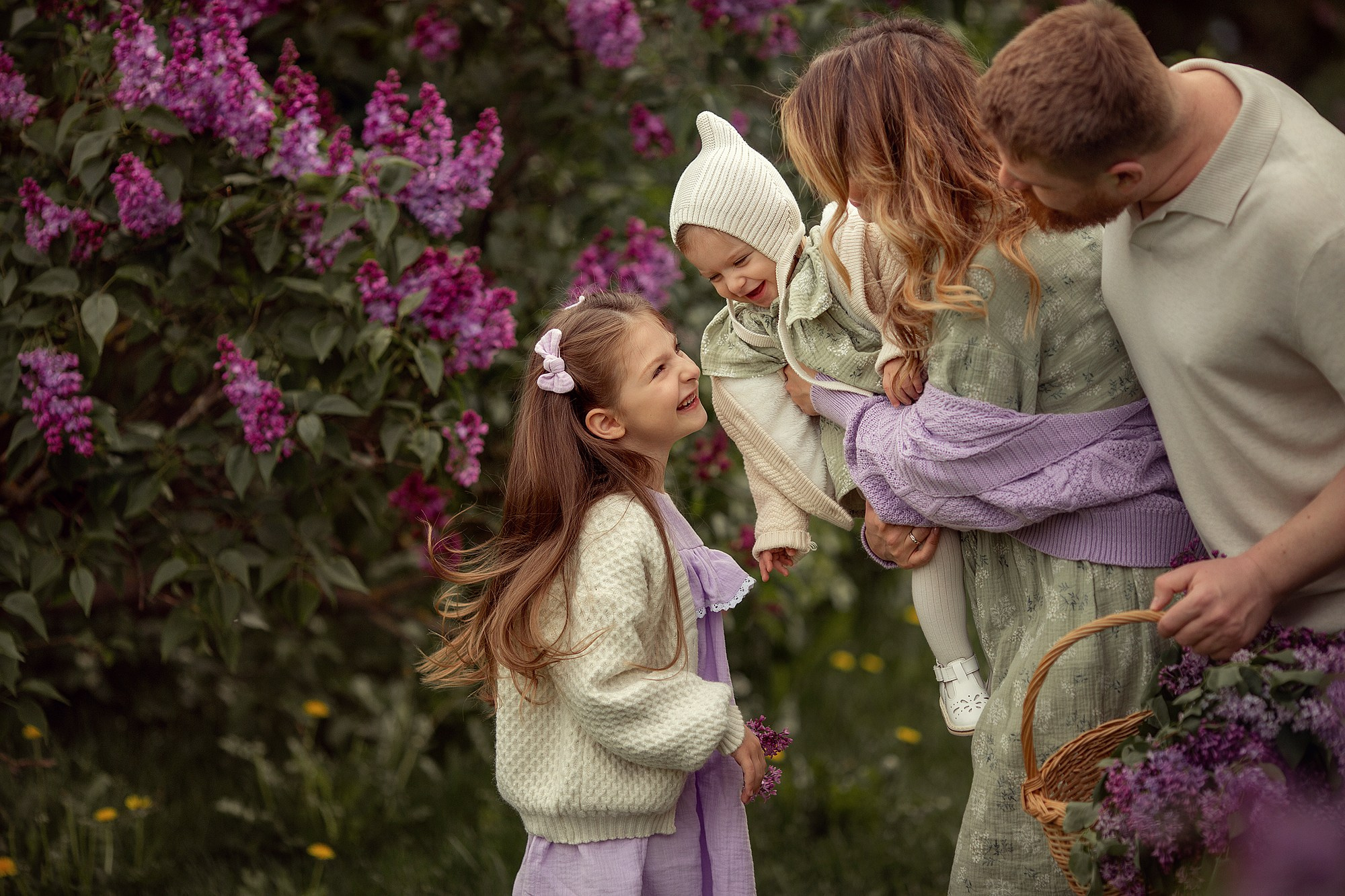 Красивейшая семейная история в цветущей сирени. Tatyana Nadezhdina Family photographer
