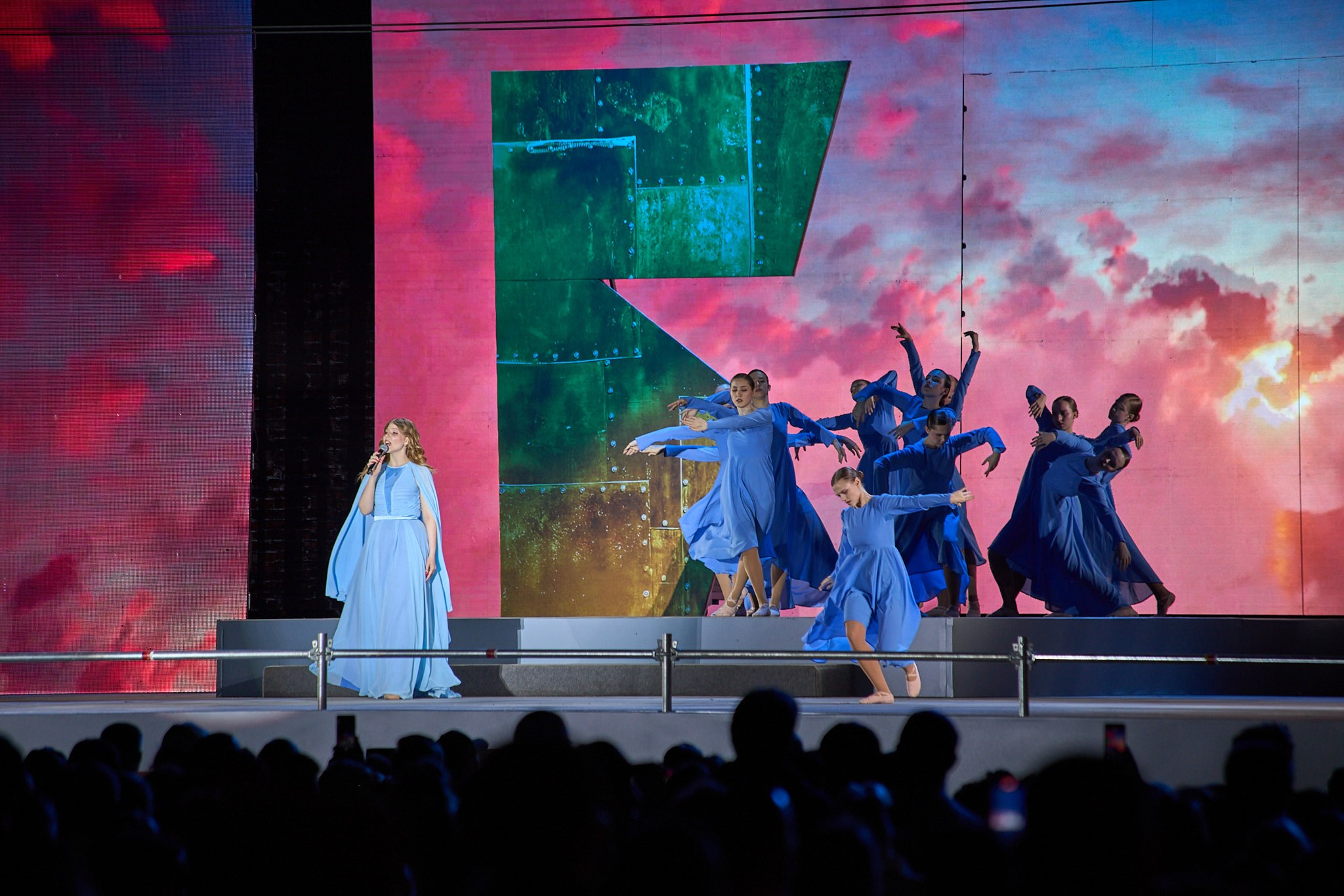 Концерт 9 мая 2025 года на соборной площади. Фотограф Омск | Александр Вандеров