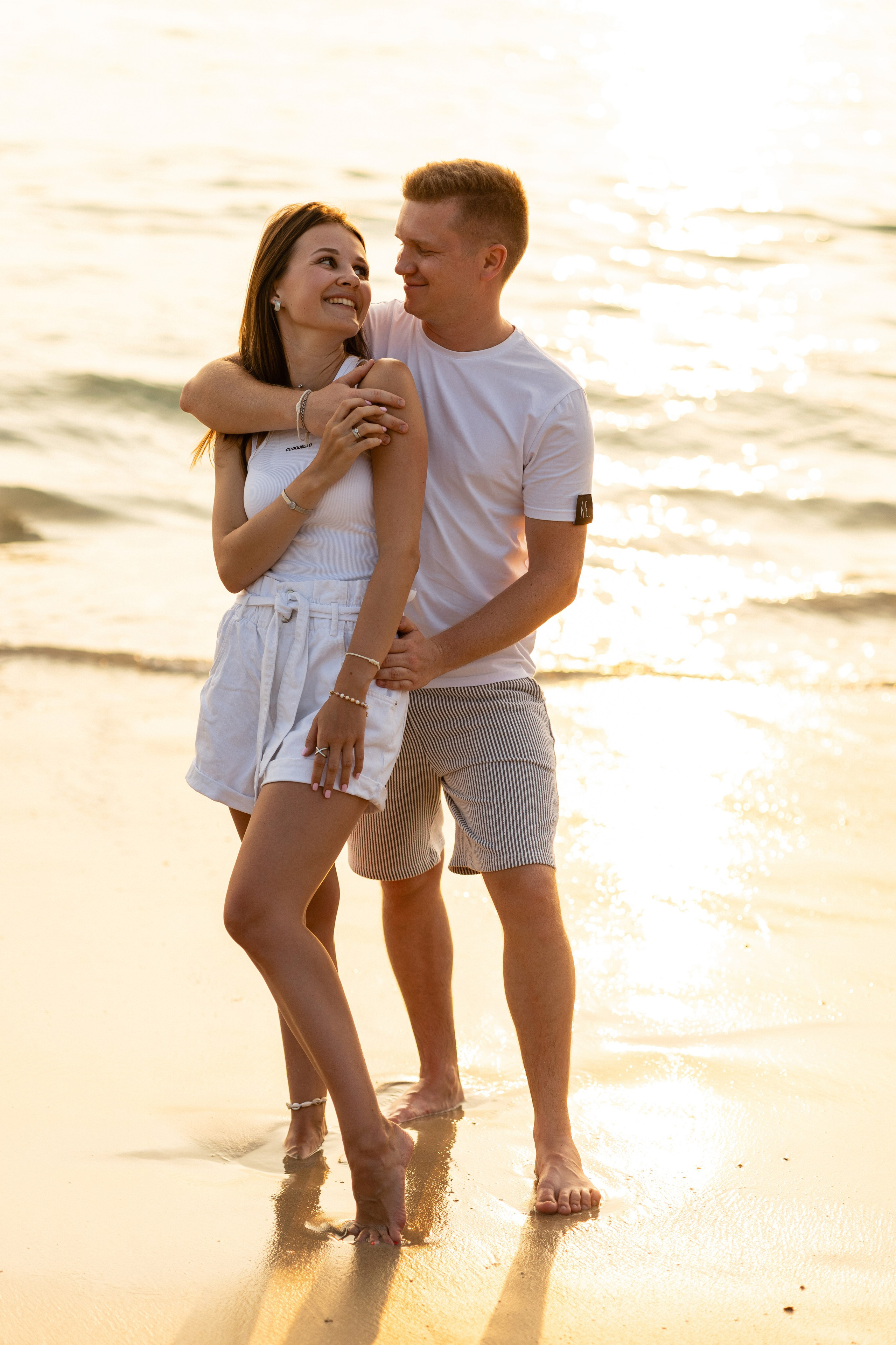 Love Story на Пхукете: фотосессия для пары на пляже Карон. Фотограф на Пхукете в Таиланде