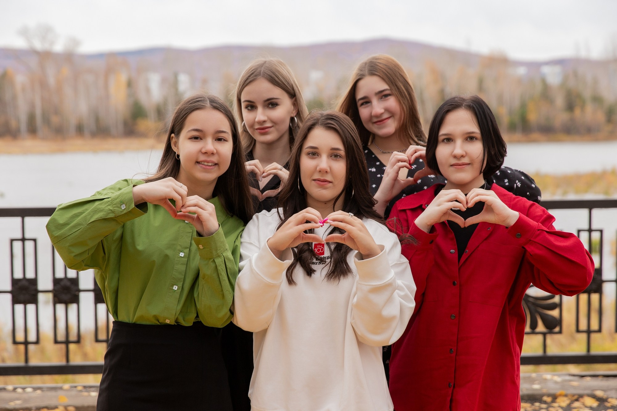 Идеи для школьной фотосессии осенью: 9 и 11 класс. СИГМА | Студия выпускных альбомов Красноярск