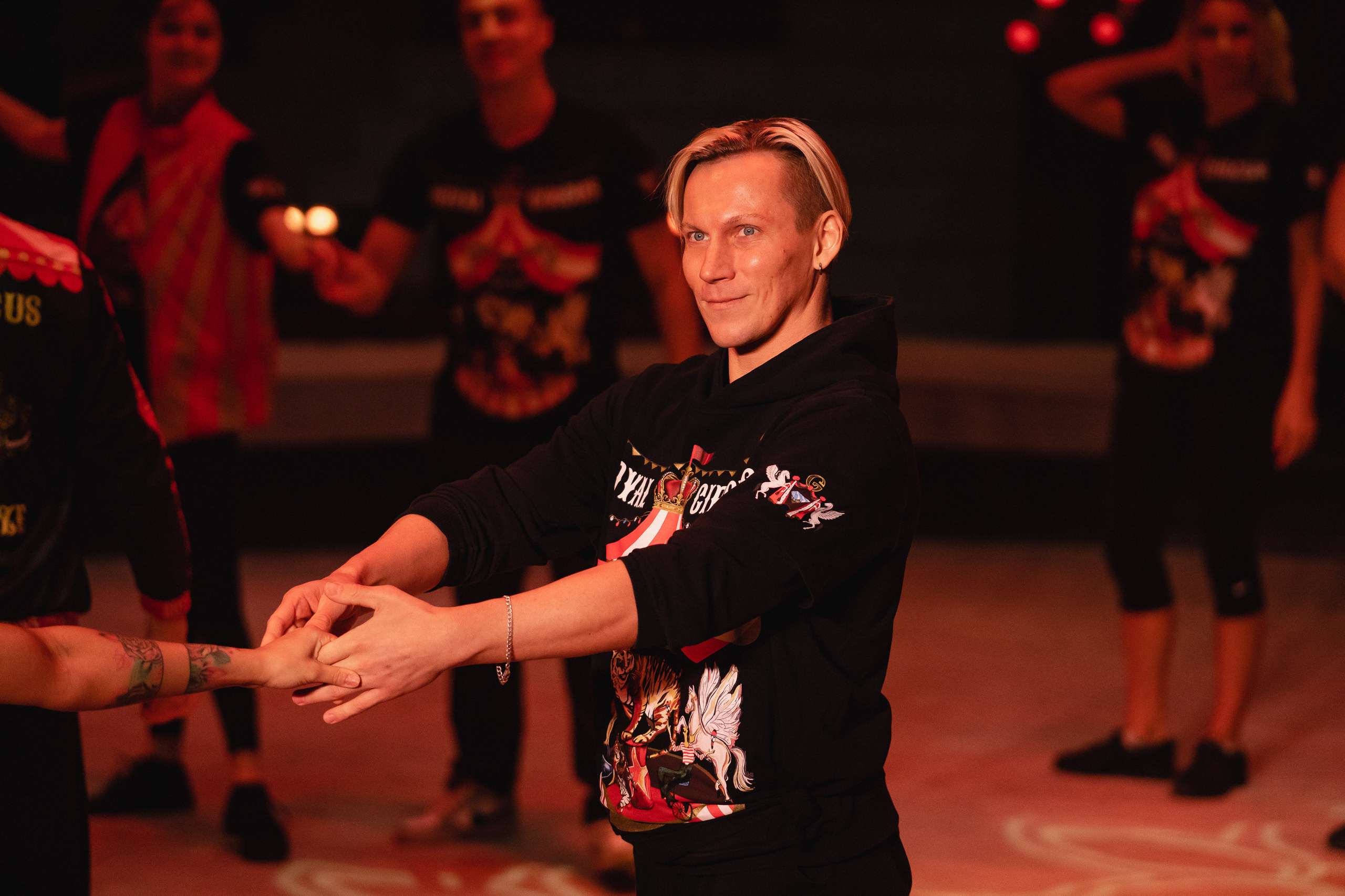 Открытая репетиция Королевского цирка Гии Эрадзе в Новосибирске. Воробьева Ксения — Спортивный и танцевальный фотограф Новосибирск