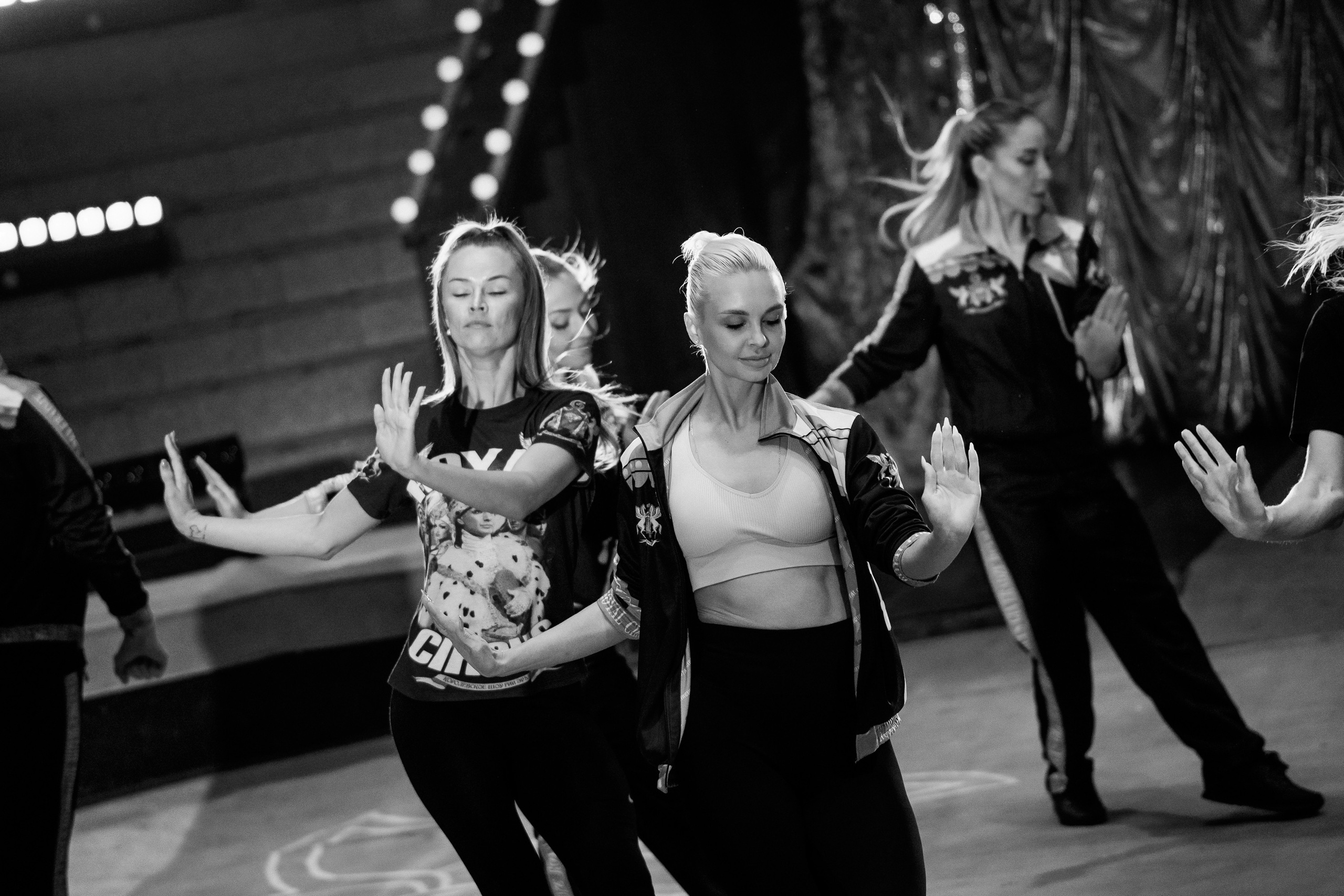 Открытая репетиция Королевского цирка Гии Эрадзе в Новосибирске. Воробьева Ксения — Спортивный и танцевальный фотограф Новосибирск