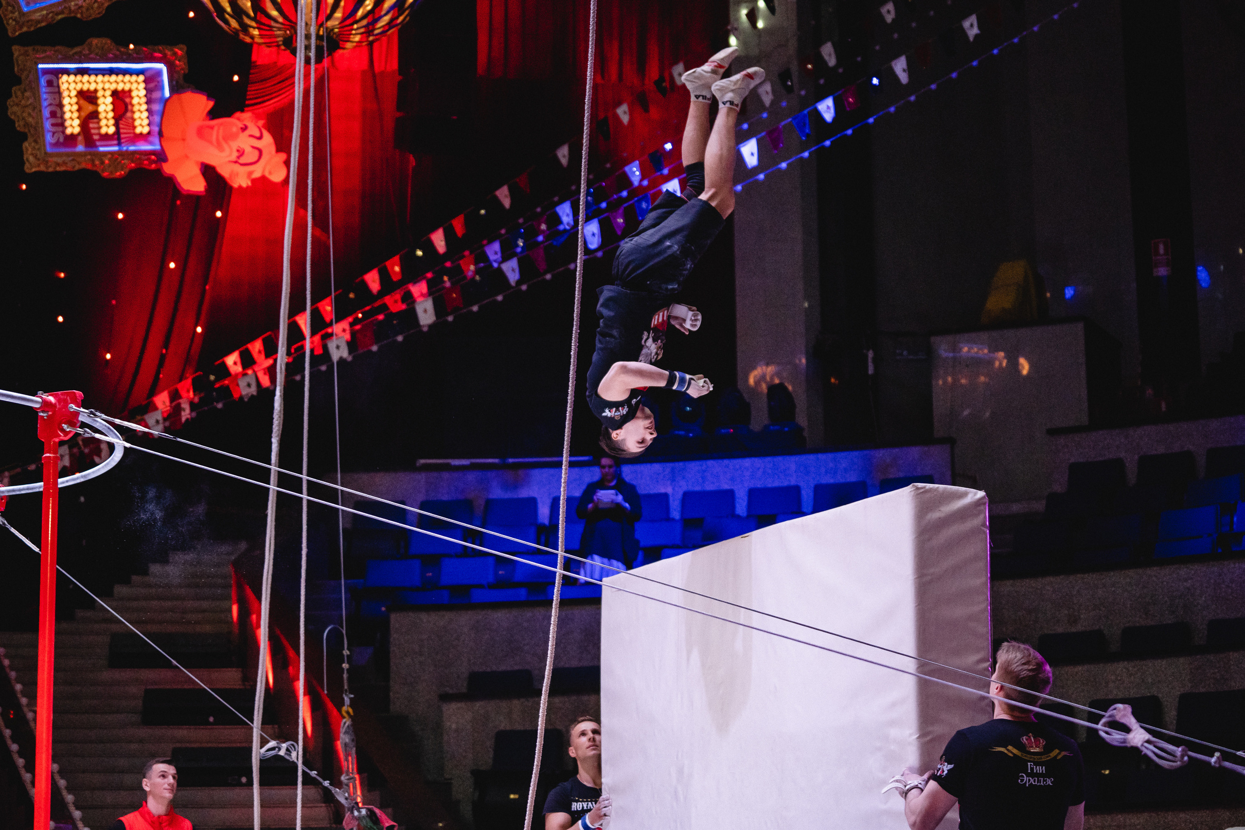 Открытая репетиция Королевского цирка Гии Эрадзе в Новосибирске. Воробьева Ксения — Спортивный и танцевальный фотограф Новосибирск