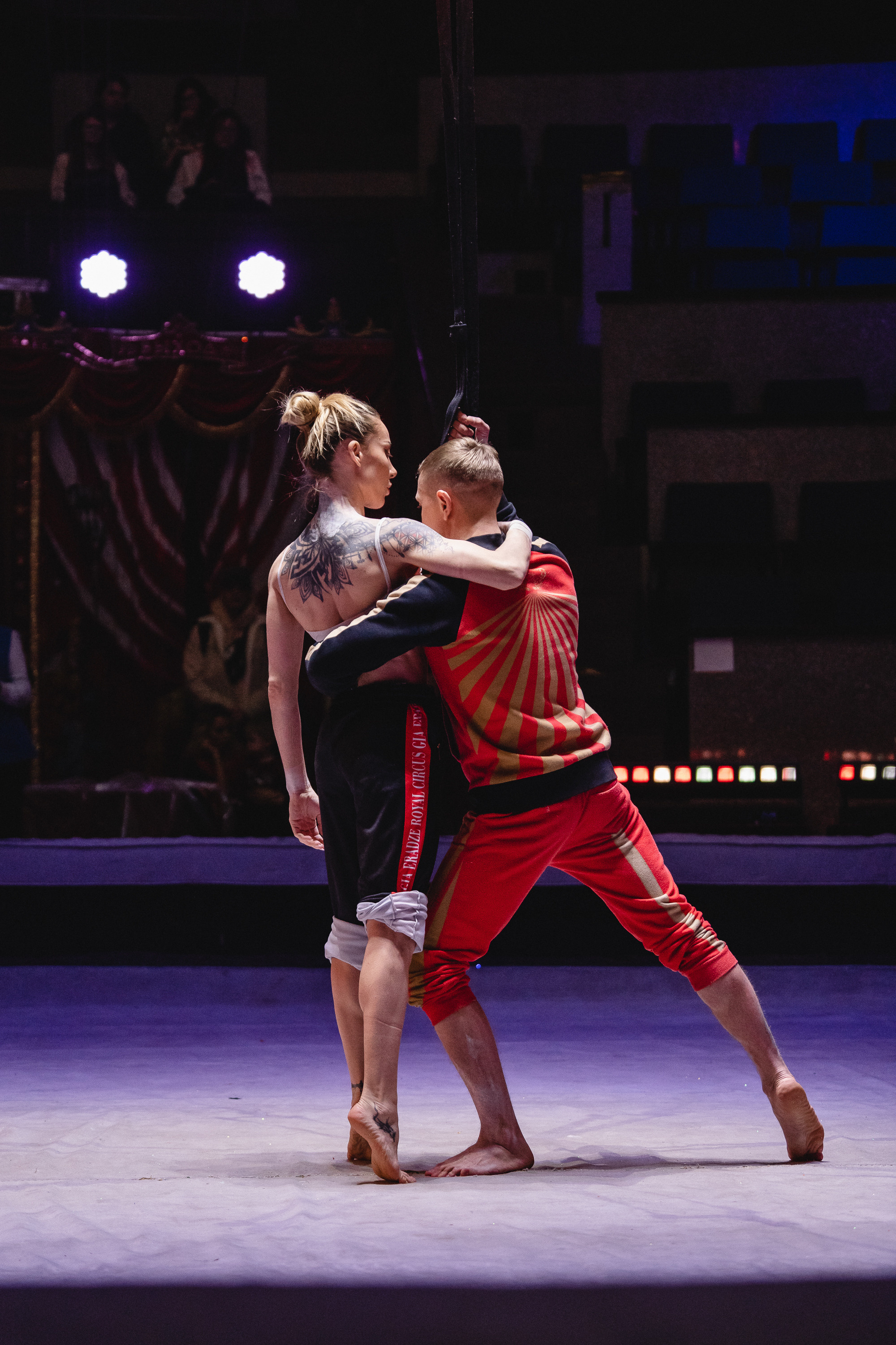 Открытая репетиция Королевского цирка Гии Эрадзе в Новосибирске. Воробьева Ксения — Спортивный и танцевальный фотограф Новосибирск