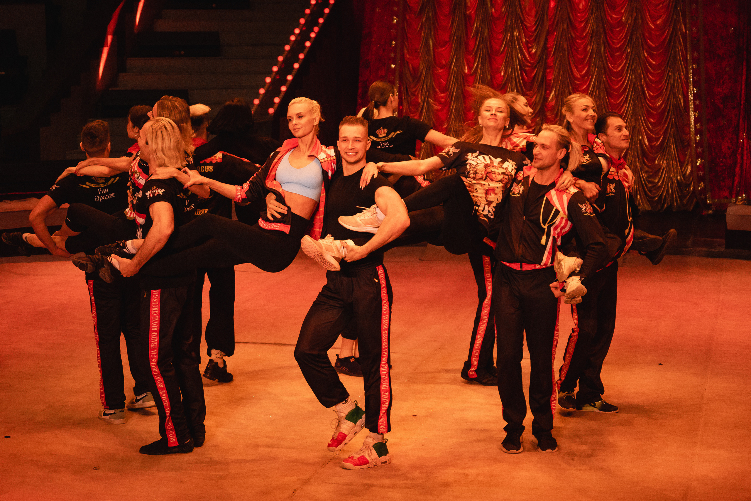 Открытая репетиция Королевского цирка Гии Эрадзе в Новосибирске. Воробьева Ксения — Спортивный и танцевальный фотограф Новосибирск