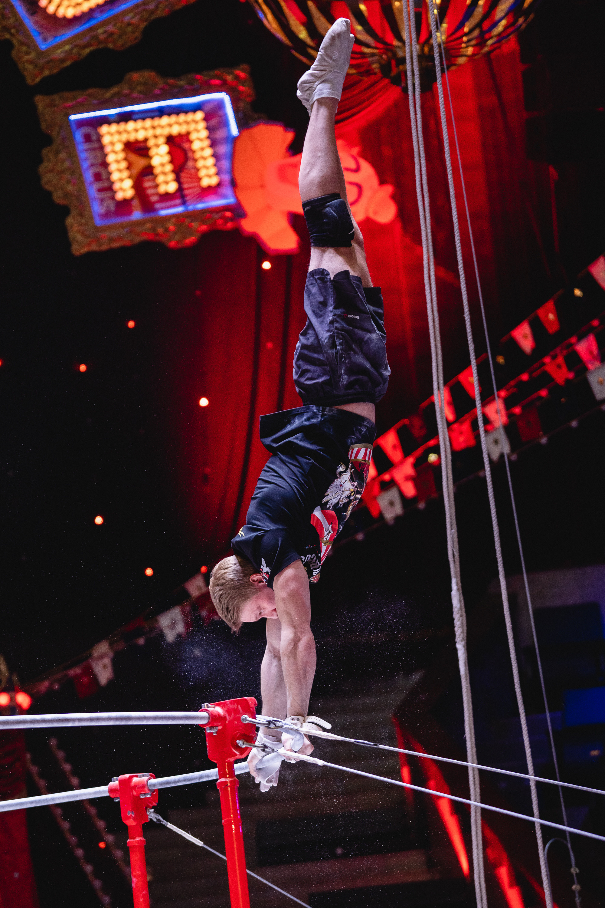 Открытая репетиция Королевского цирка Гии Эрадзе в Новосибирске. Воробьева Ксения — Спортивный и танцевальный фотограф Новосибирск