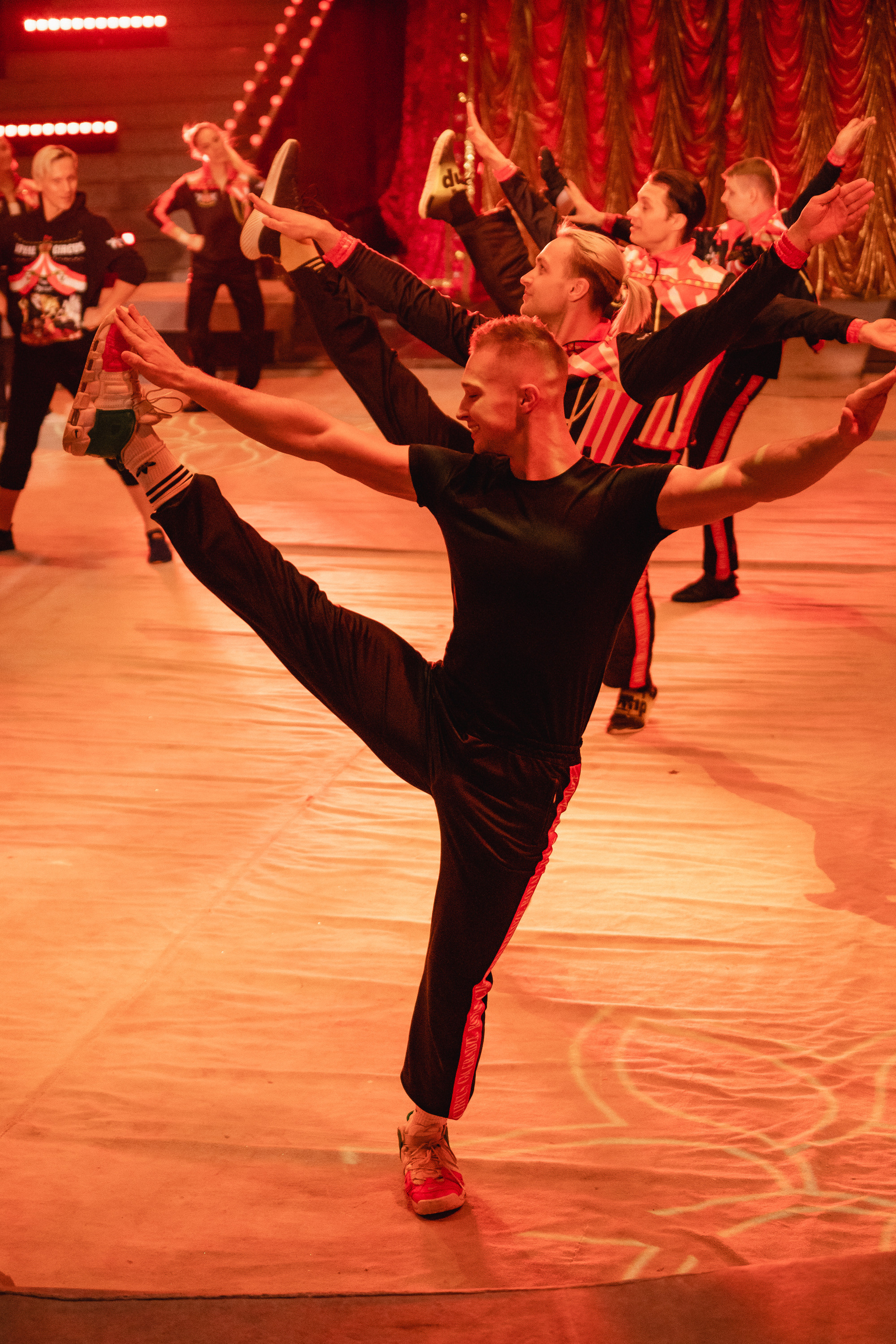 Открытая репетиция Королевского цирка Гии Эрадзе в Новосибирске. Воробьева Ксения — Спортивный и танцевальный фотограф Новосибирск