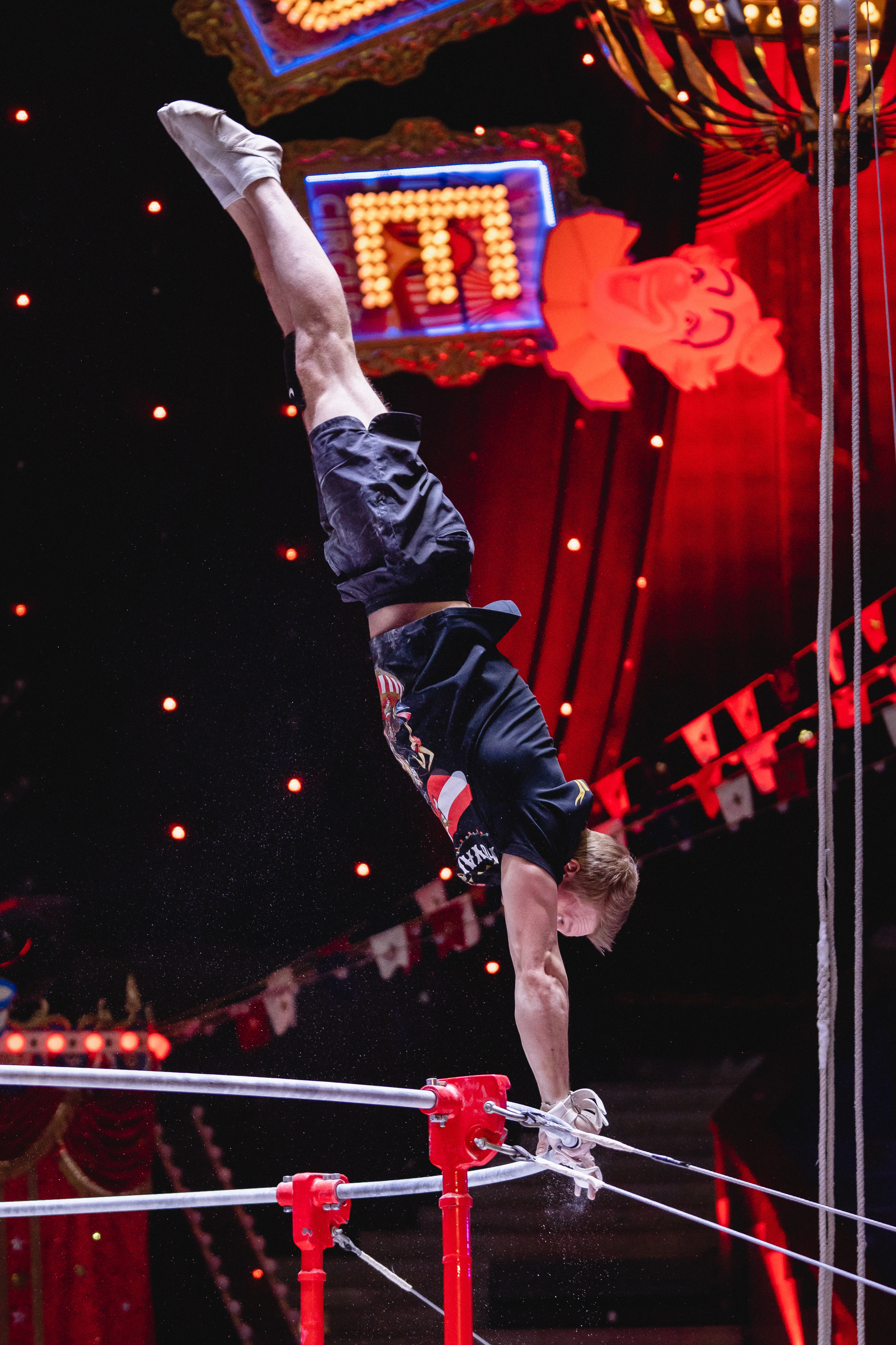 Открытая репетиция Королевского цирка Гии Эрадзе в Новосибирске. Воробьева Ксения — Спортивный и танцевальный фотограф Новосибирск