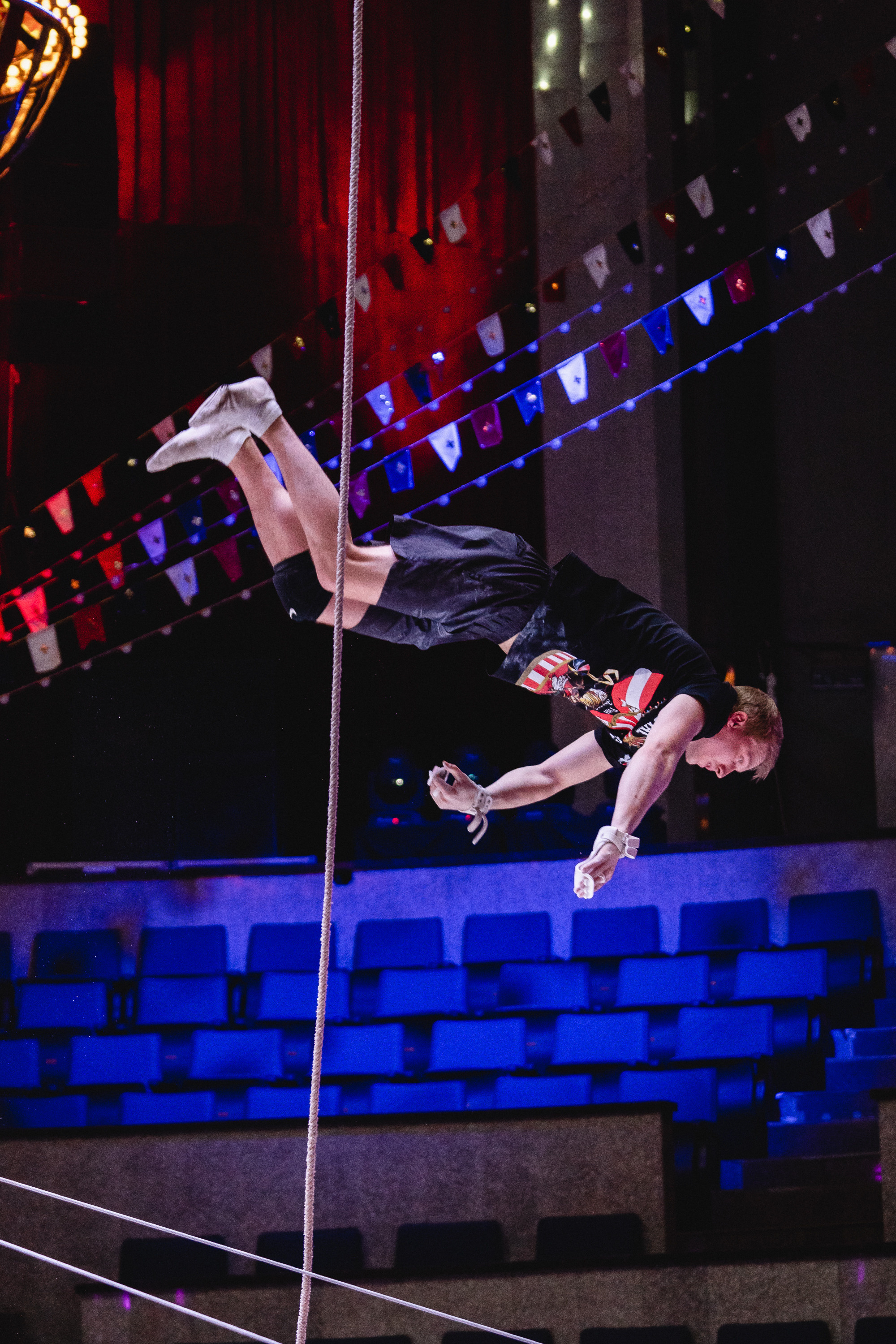 Открытая репетиция Королевского цирка Гии Эрадзе в Новосибирске. Воробьева Ксения — Спортивный и танцевальный фотограф Новосибирск