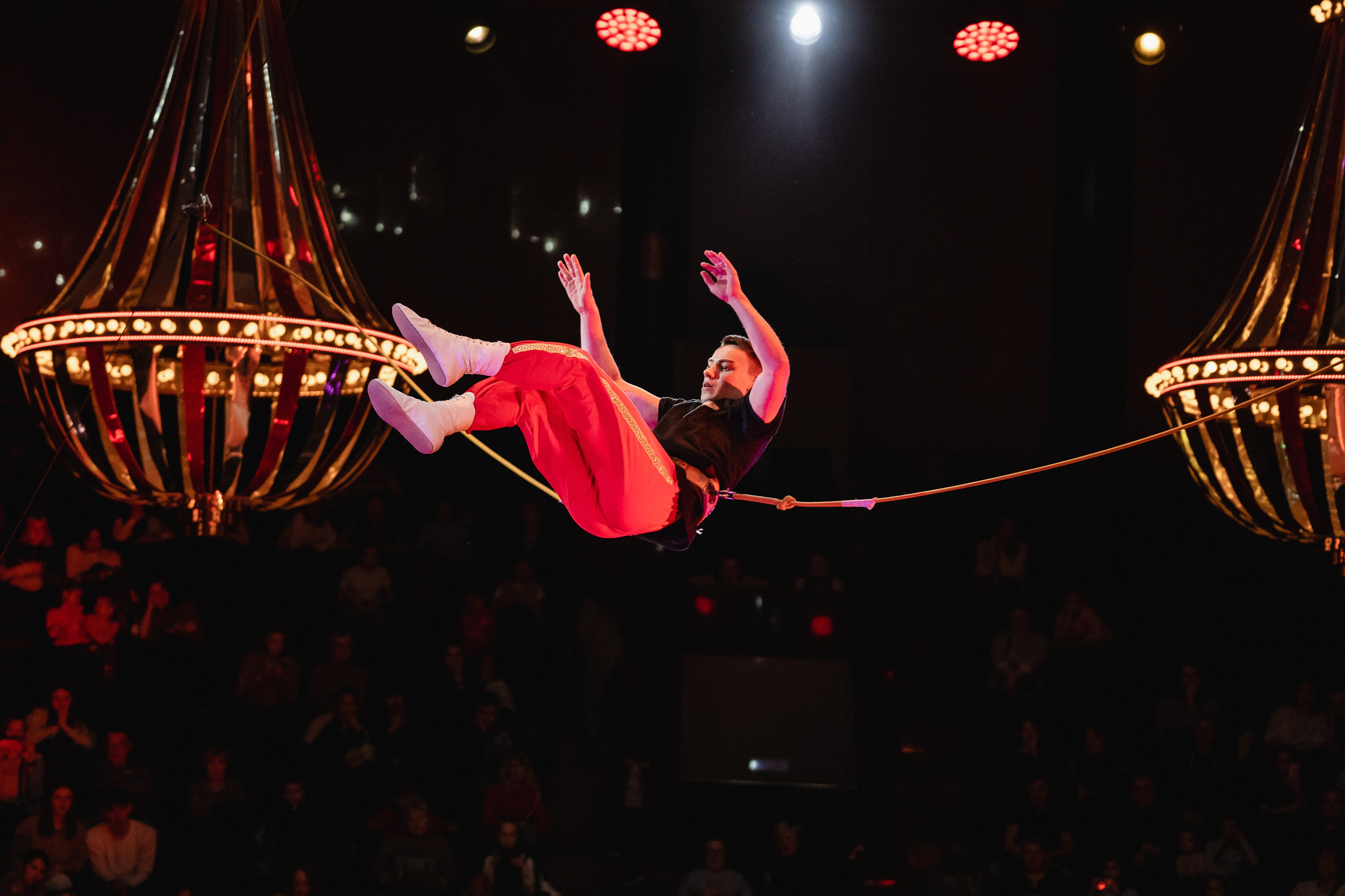 Открытая репетиция Королевского цирка Гии Эрадзе в Новосибирске. Воробьева Ксения — Спортивный и танцевальный фотограф Новосибирск