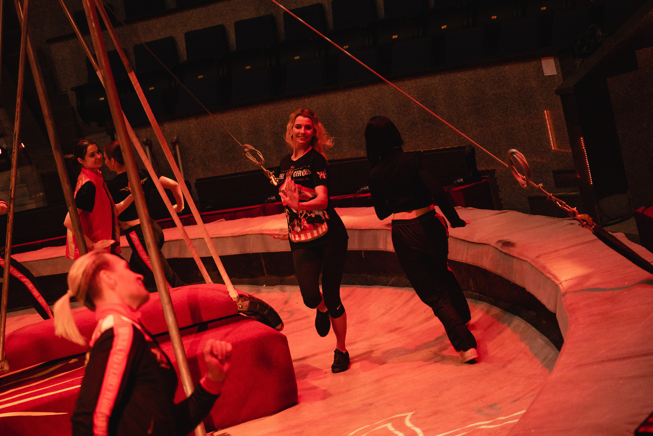 Открытая репетиция Королевского цирка Гии Эрадзе в Новосибирске. Воробьева Ксения — Спортивный и танцевальный фотограф Новосибирск