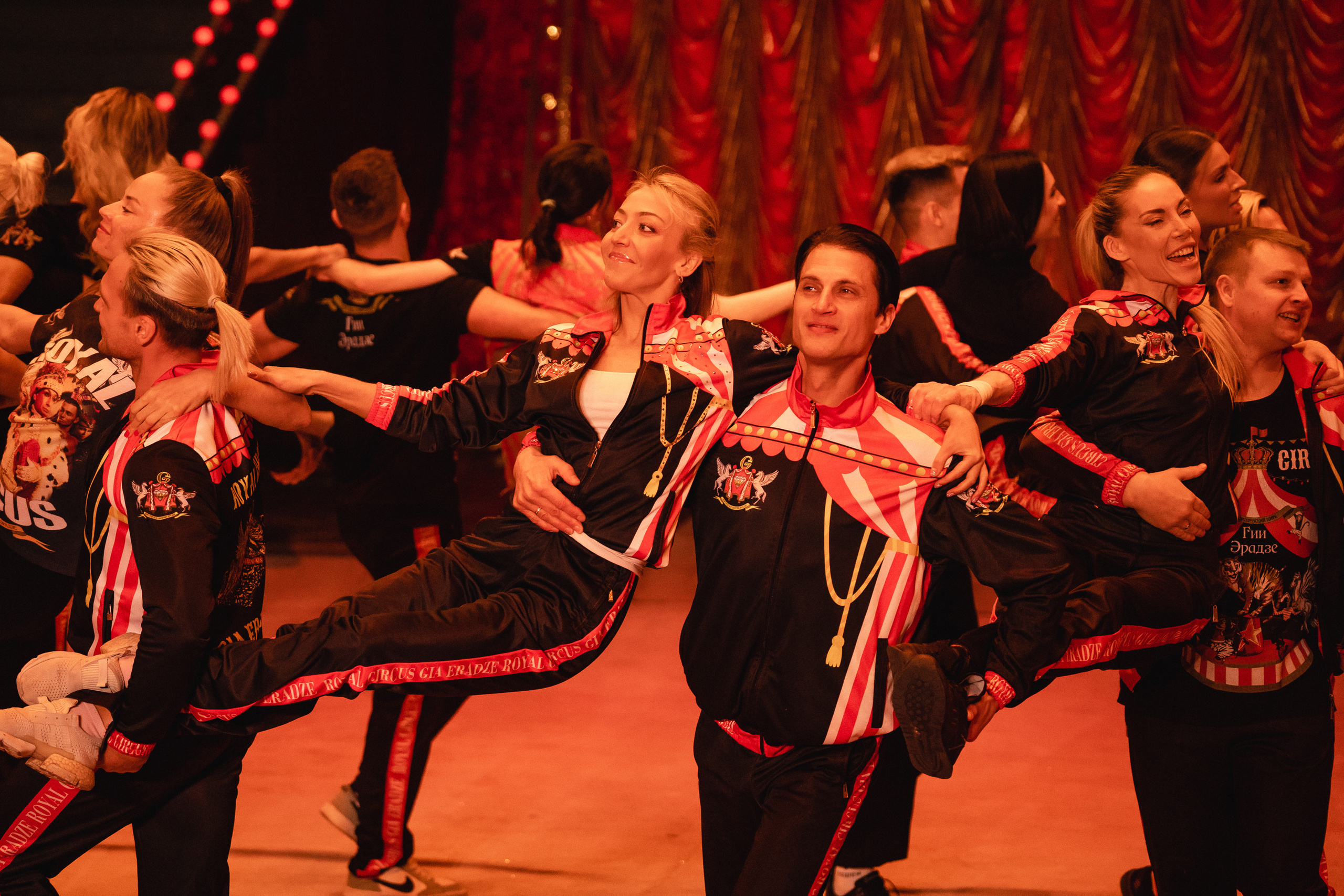 Открытая репетиция Королевского цирка Гии Эрадзе в Новосибирске. Воробьева Ксения — Спортивный и танцевальный фотограф Новосибирск