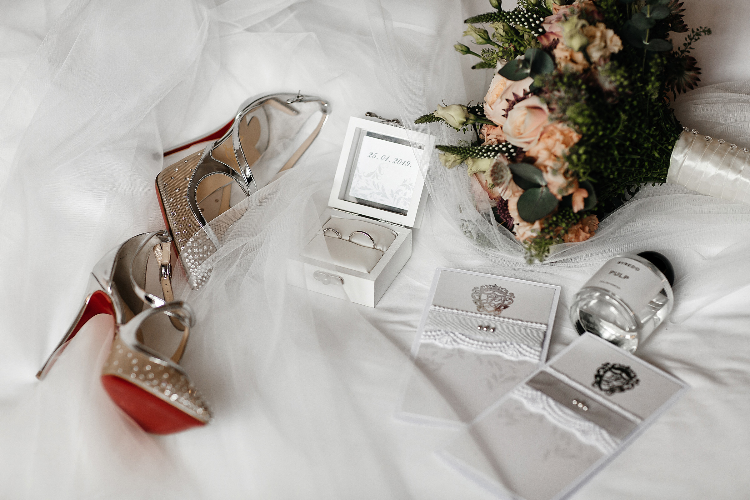 Wedding in London with a ceremony at the London eye. Photographer and videographer for wedding in Italy: Rome, Milan, Venic