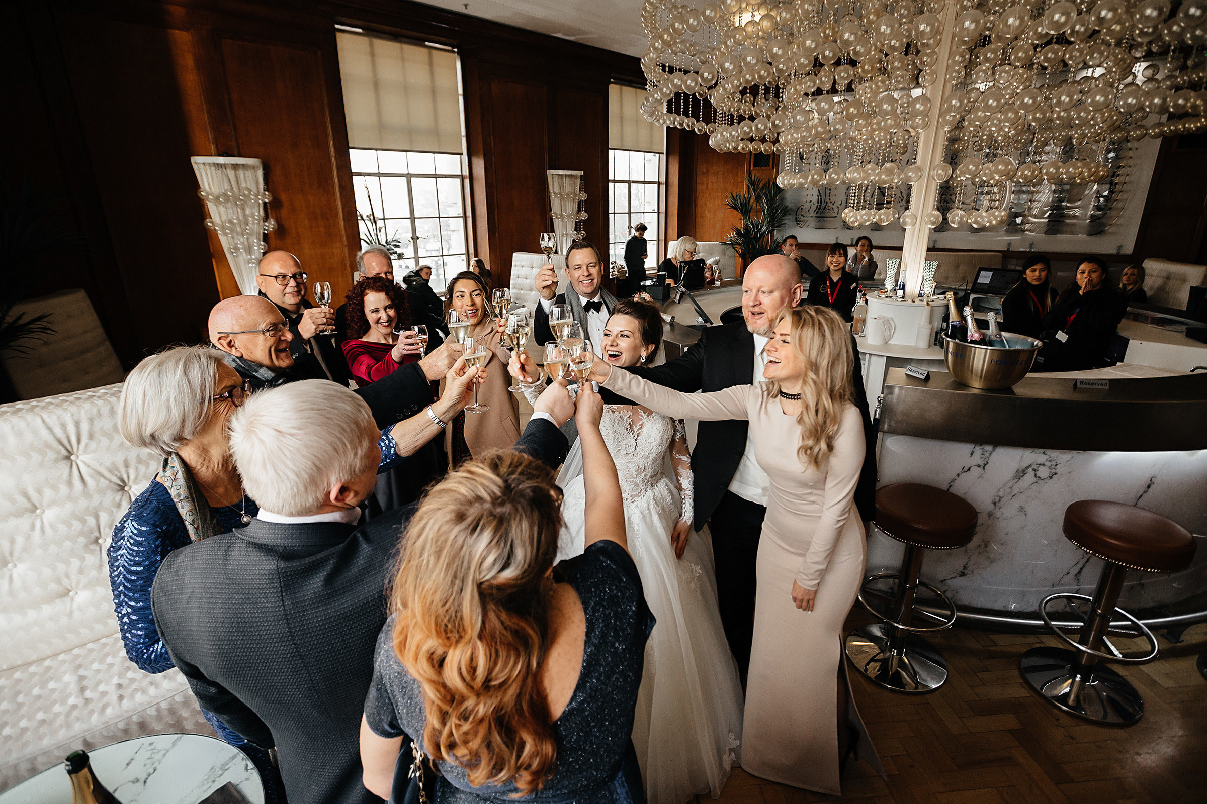 Wedding in London with a ceremony at the London eye. Photographer and videographer for wedding in Italy: Rome, Milan, Venic