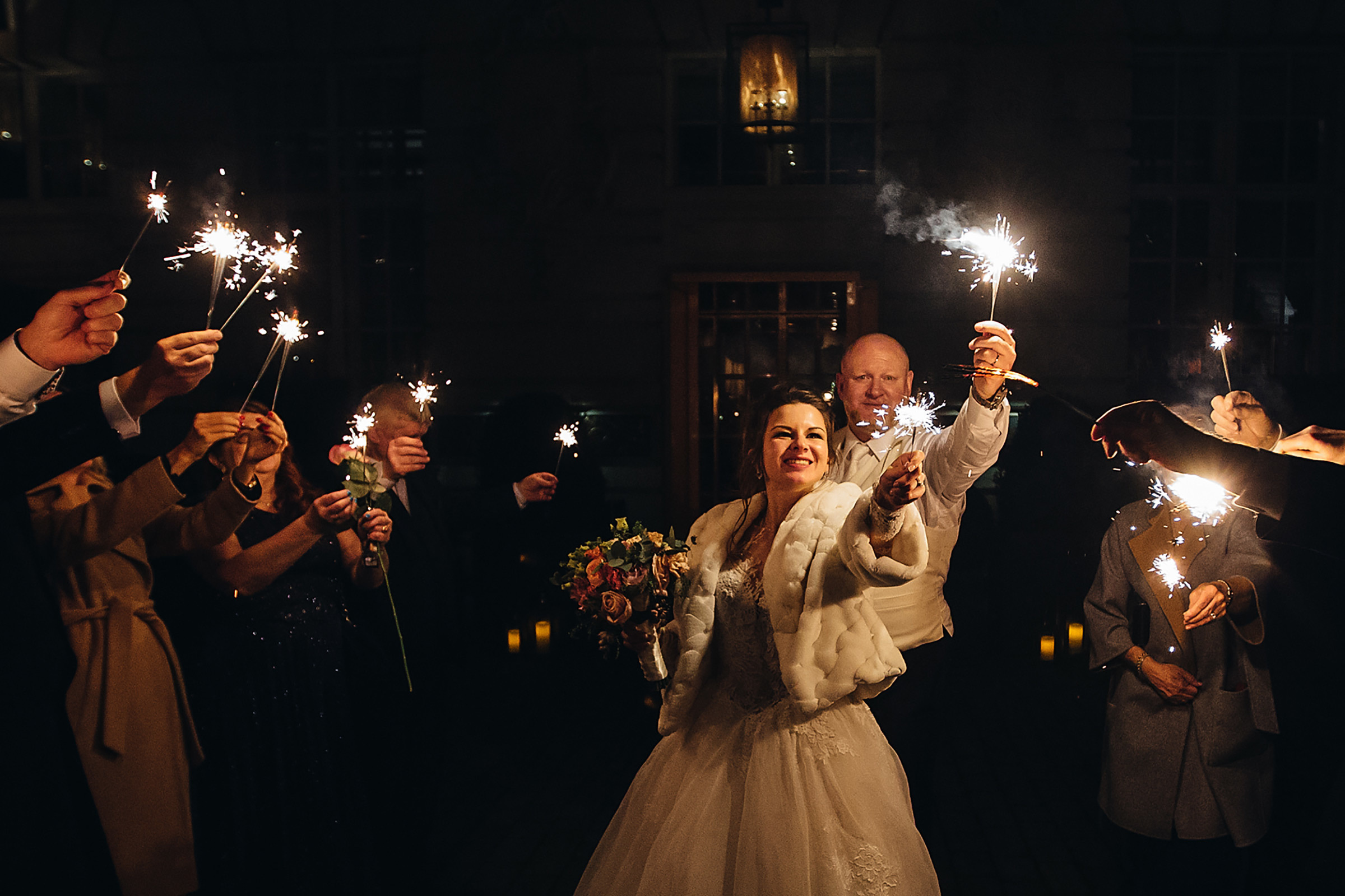 Wedding in London with a ceremony at the London eye. Photographer and videographer for wedding in Italy: Rome, Milan, Venic
