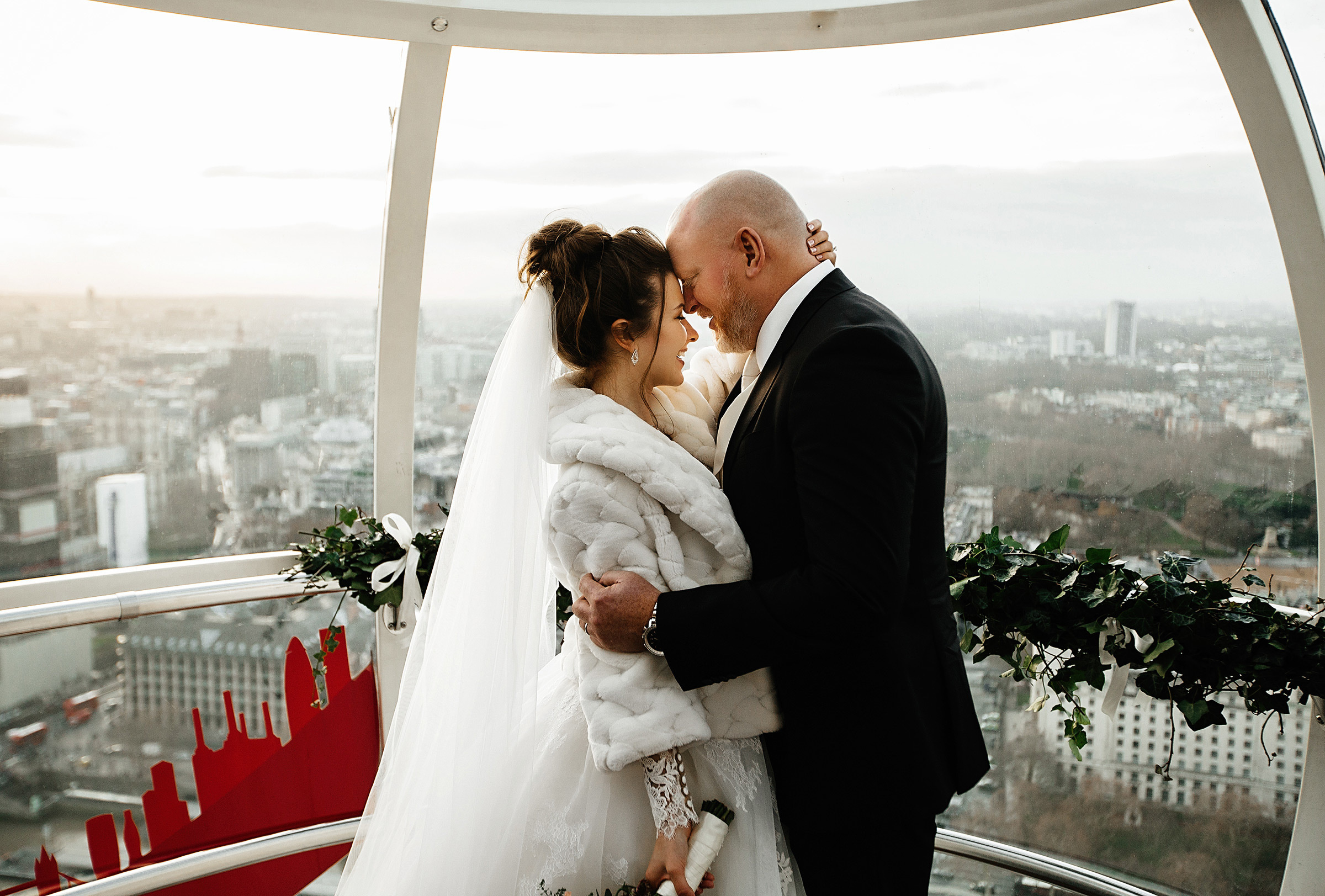 Wedding in London with a ceremony at the London eye. Photographer and videographer for wedding in Italy: Rome, Milan, Venic