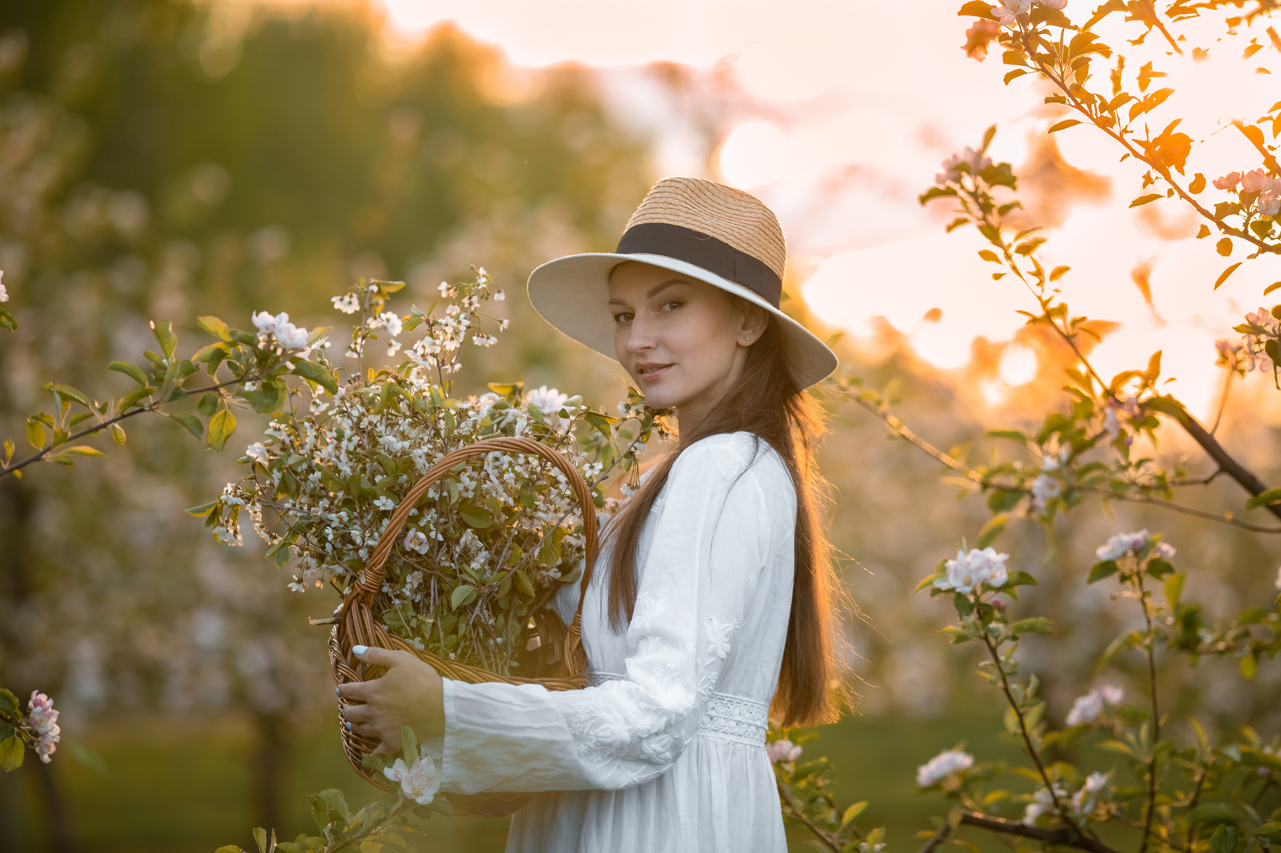 Фотопрогулка для Яны в цветущем саду. Женский семейный фотограф Тула Москва Захарова Анна