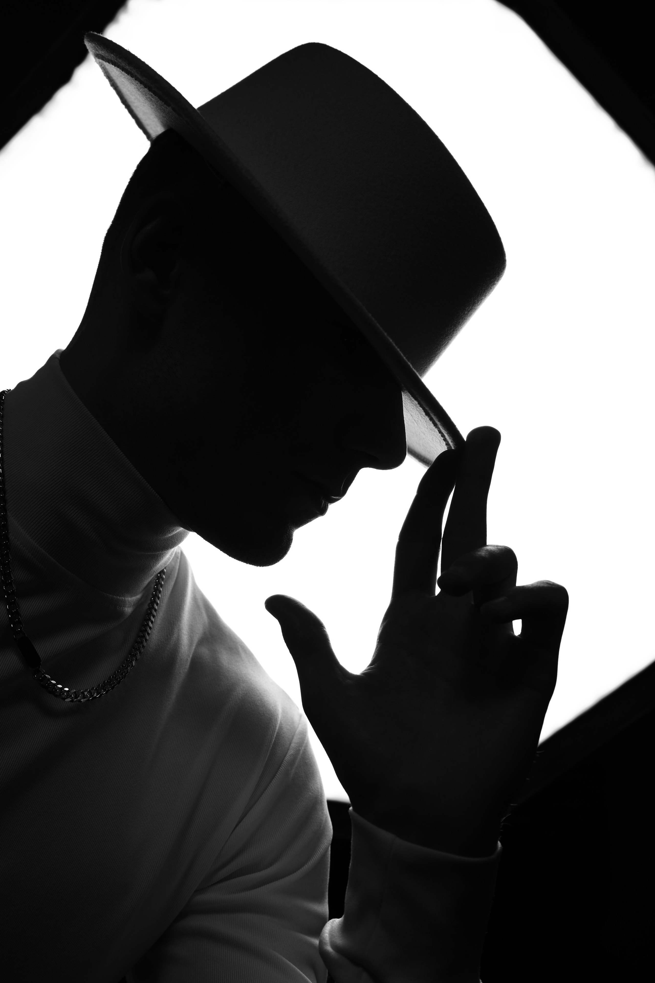 The White hat Alex. Профессиональный фотограф в Воронеже Владислав Крылов