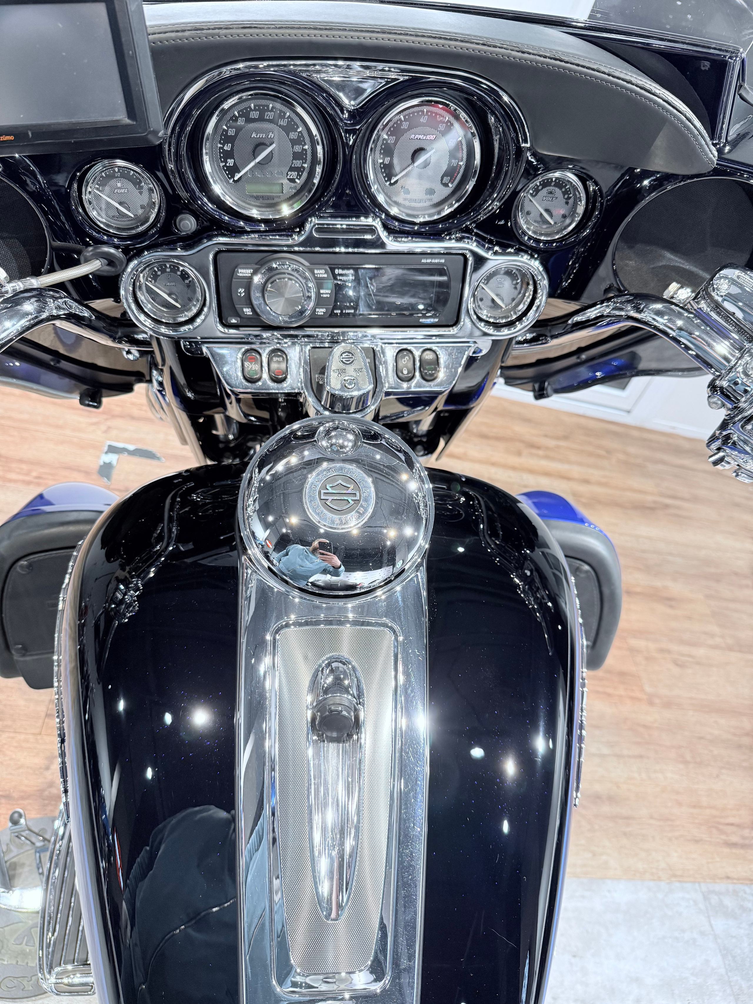 CVO Limited (Twilight Blue Candy). Hello Davidson, Москва. Только хорошие мотоциклы…