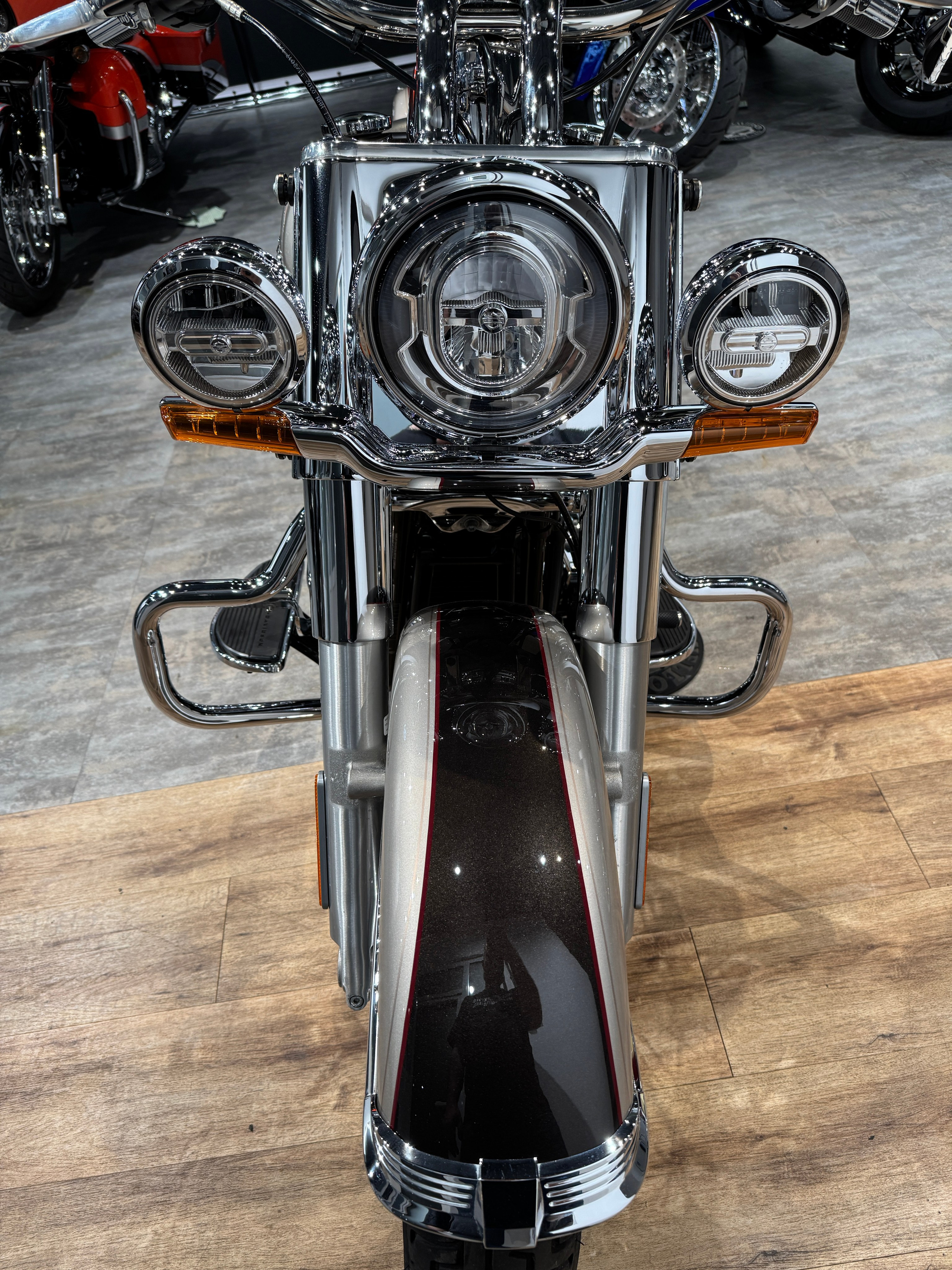 Harley Davidson 2018 Deluxe (Silver Fortune/Sumatra Bro) — купить мотоцикл. Hello Davidson, Москва. Только хорошие мотоциклы…