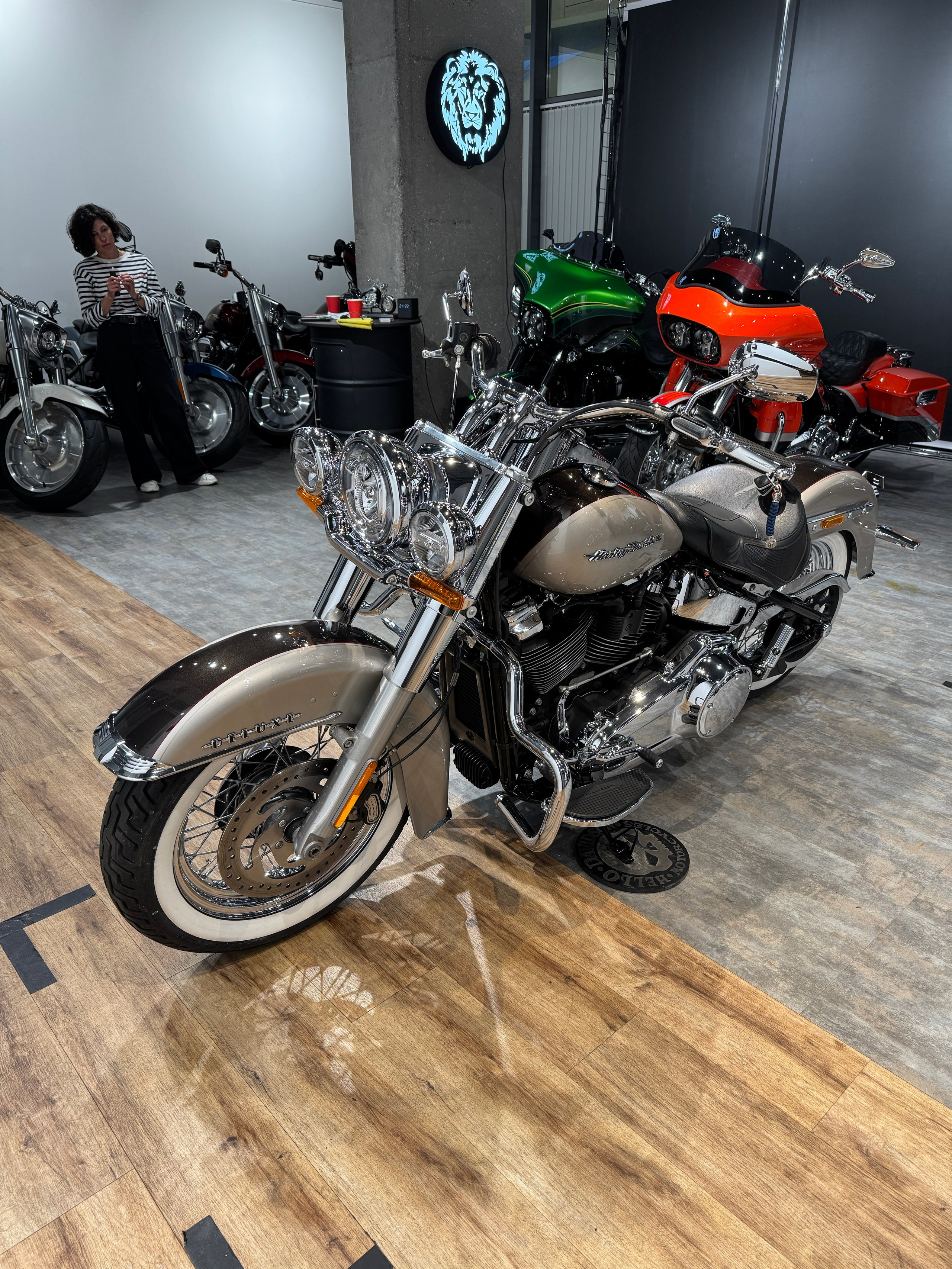 Harley Davidson 2018 Deluxe (Silver Fortune/Sumatra Bro) — купить мотоцикл. Hello Davidson, Москва. Только хорошие мотоциклы…