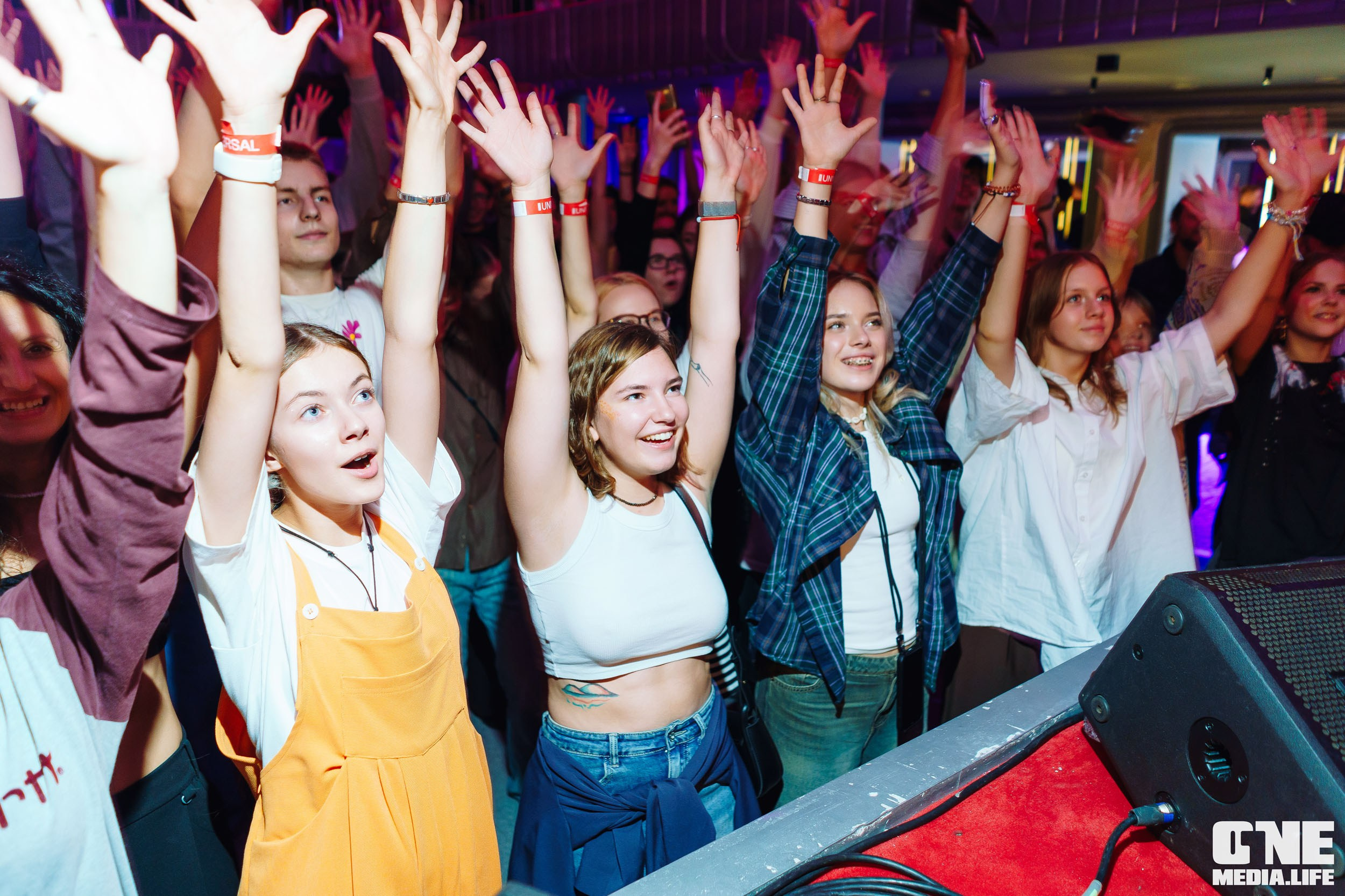 Фоторепортаж из клуба UNIVERSAL. One Media Life: фоторепортажи, фотоотчеты с мероприятий и заведений