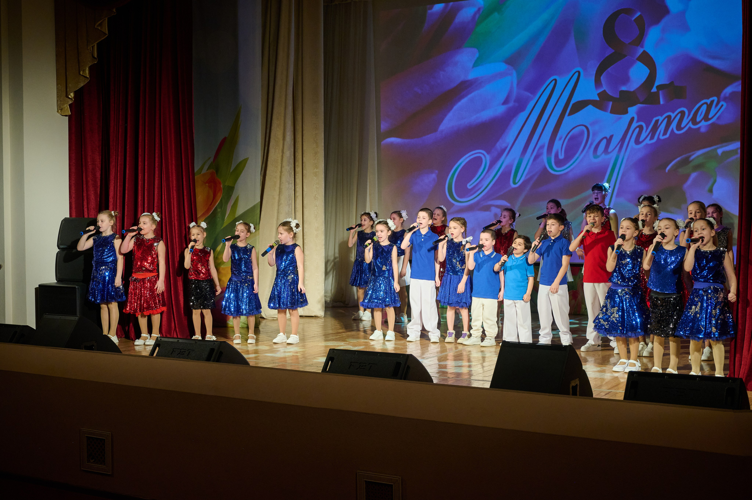 8 марта ДК Кабардинка. Жизнь курорта Кабардинка в фотографиях