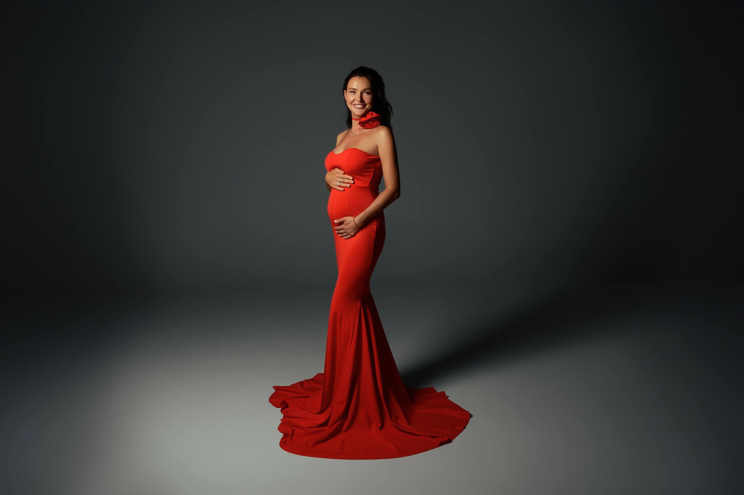 Фотосессия беременности в платьях. Профессиональный фотограф беременности в СПБ. Стильные фотосессии беременности в стиле минимализм и классическая фотография