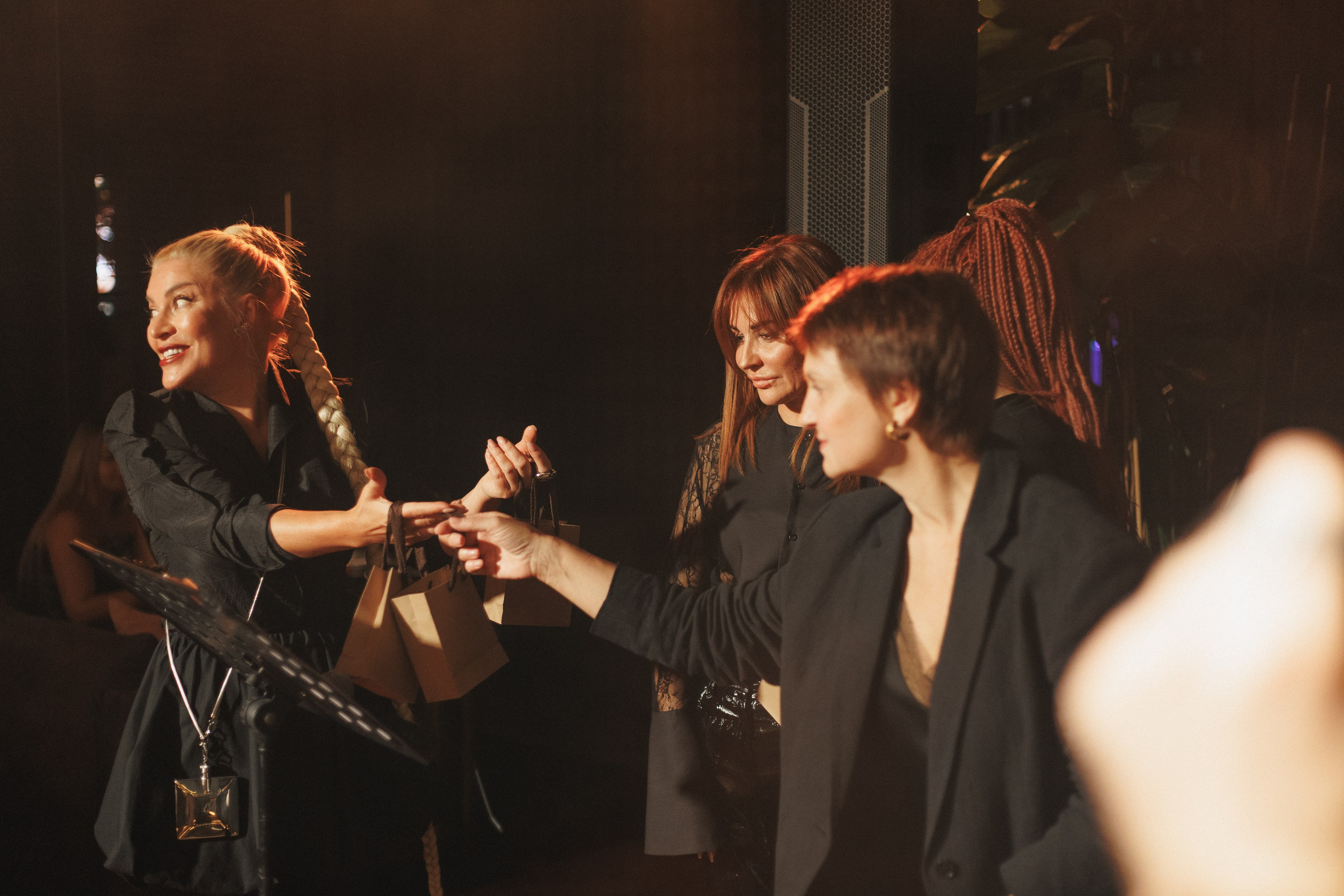 B.DAY PARTY ЖУРНАЛА •G. СВОИ. ФОТООТЧЕТЫ-СОБЫТИЯ-МЕСТА