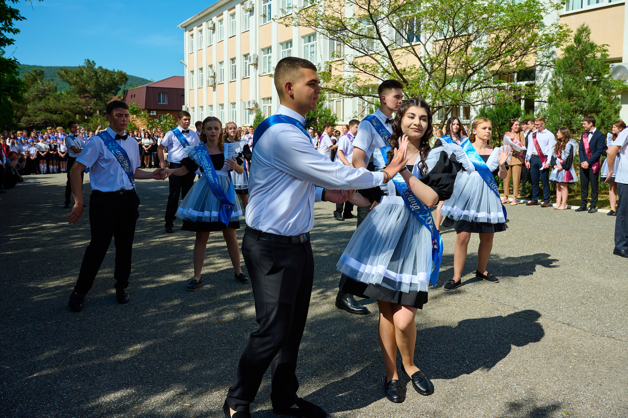 Последний звонок 2025. Жизнь курорта Кабардинка в фотографиях