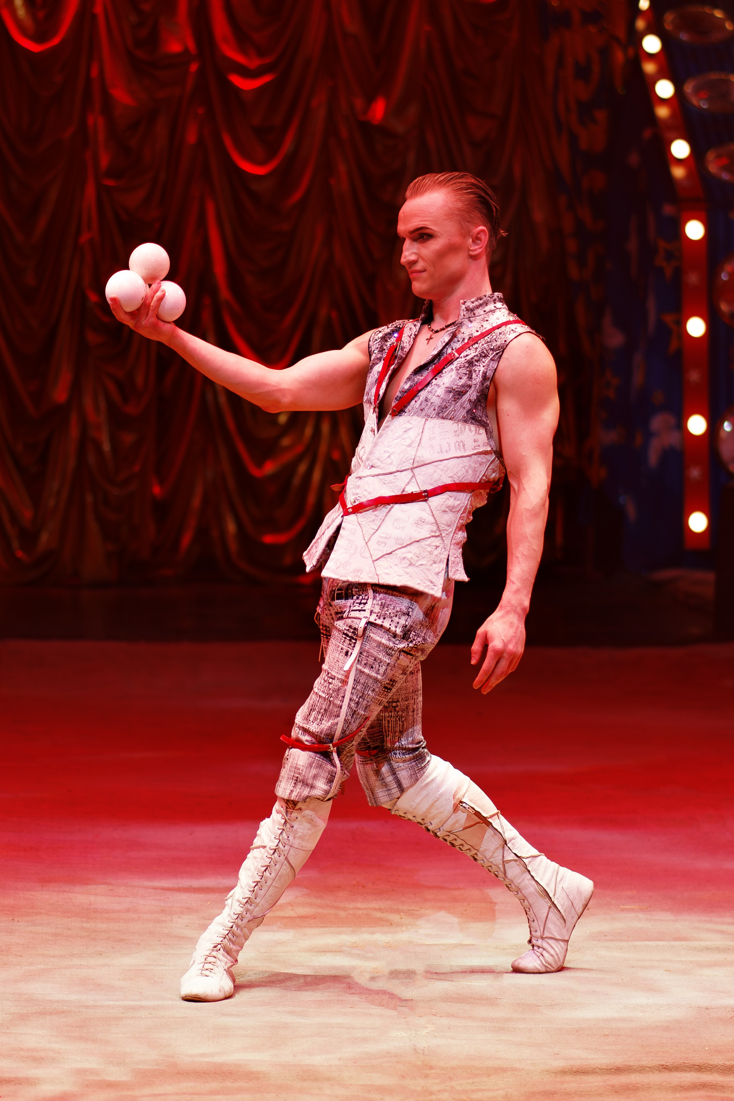 «Королевский цирк Гии Эрадзе»