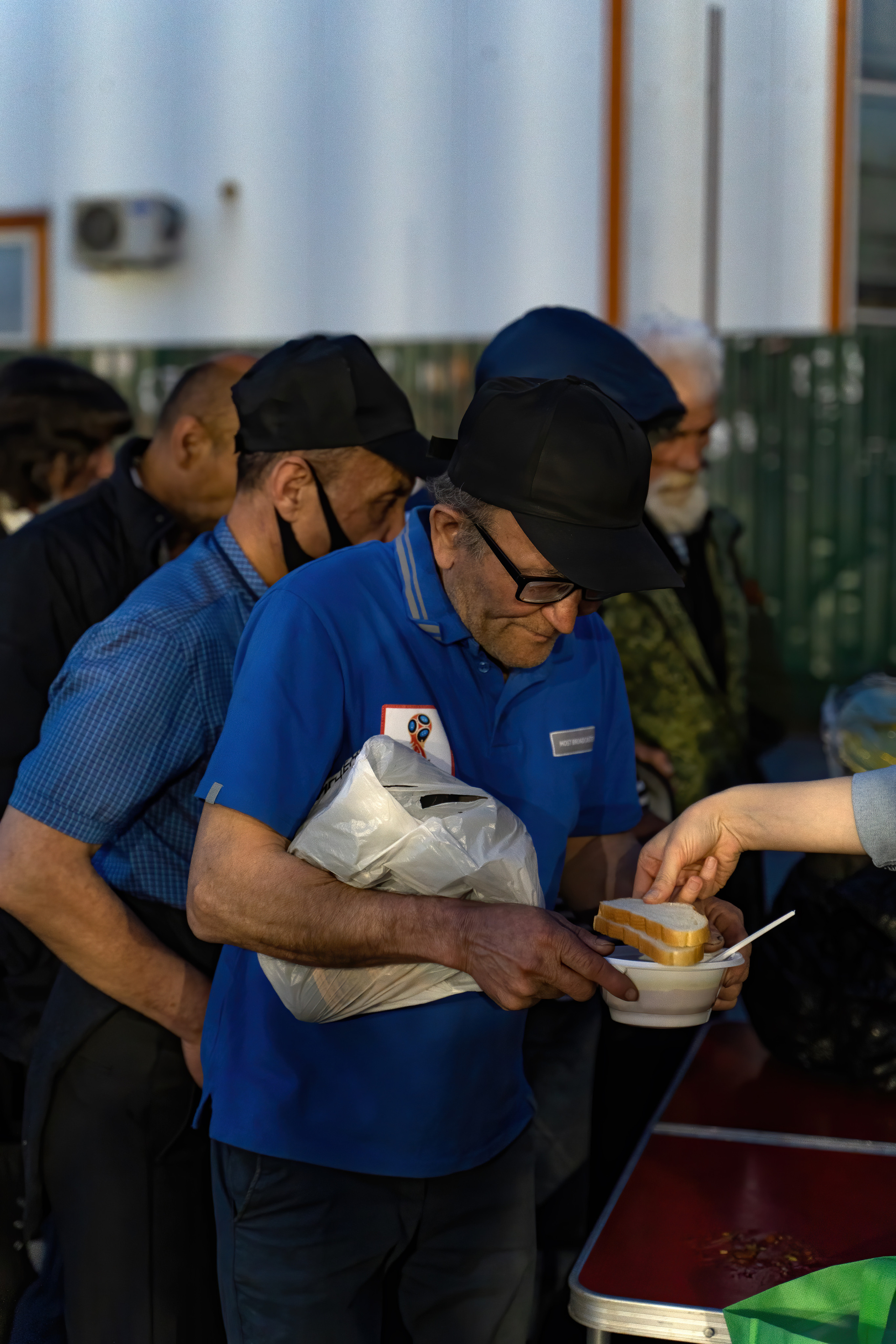 Никто не хочет жить на улице!. Творческий фотограф Артур Блаев