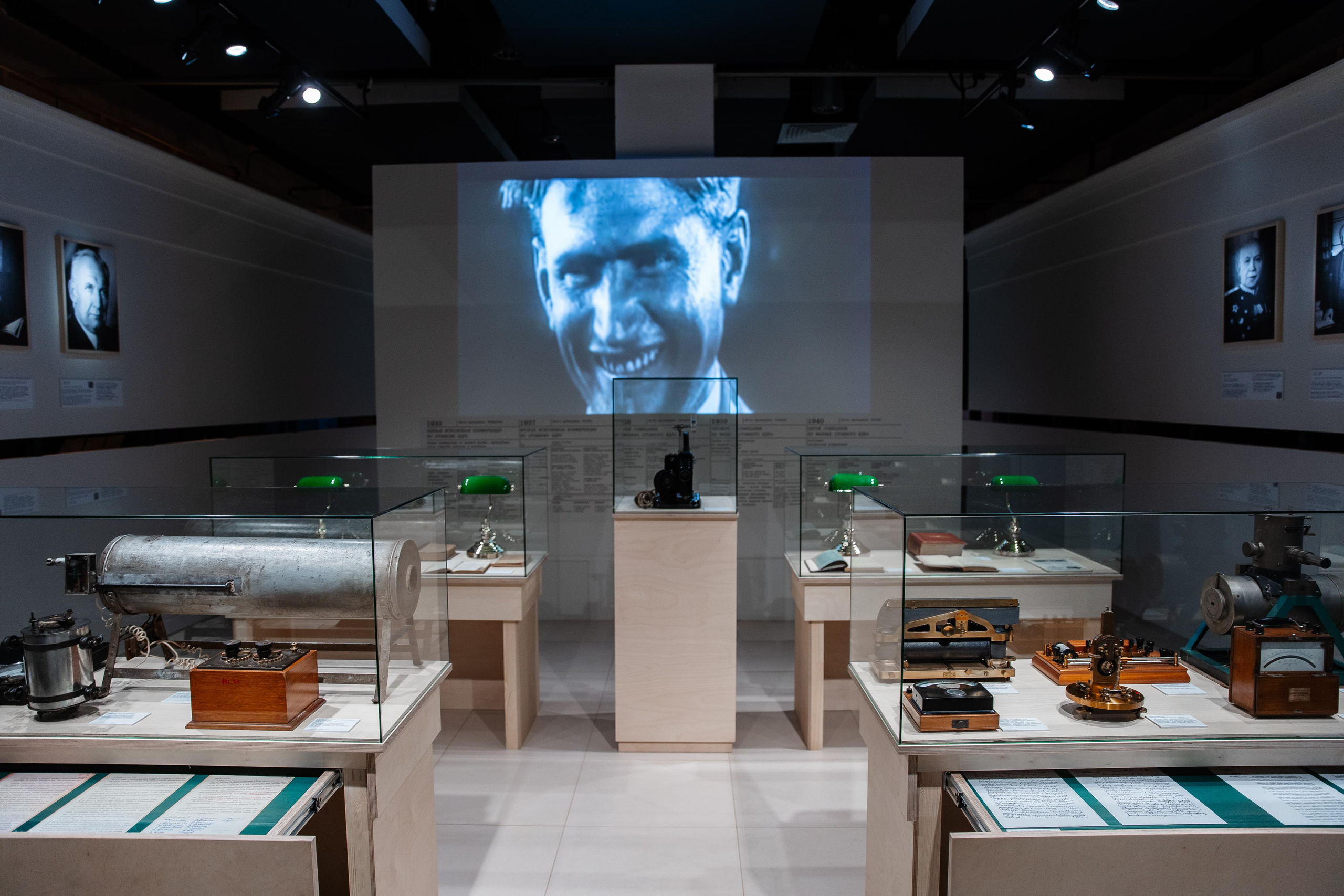 Ф-1: феноменально первый. Атомный проект, который изменил мир. Фотограф в Москве и по всему миру — Олег Акентьев (Events, Светская Хроника, FTP)