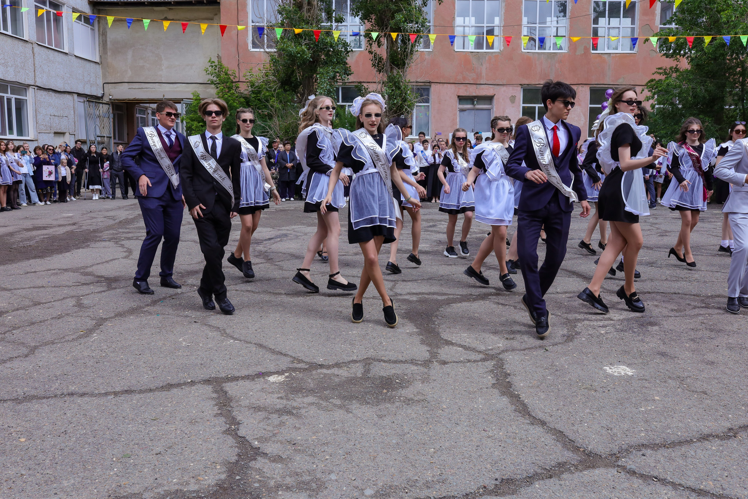 Выпускники. Фотограф в Жезказгане. Графический дизайнер
