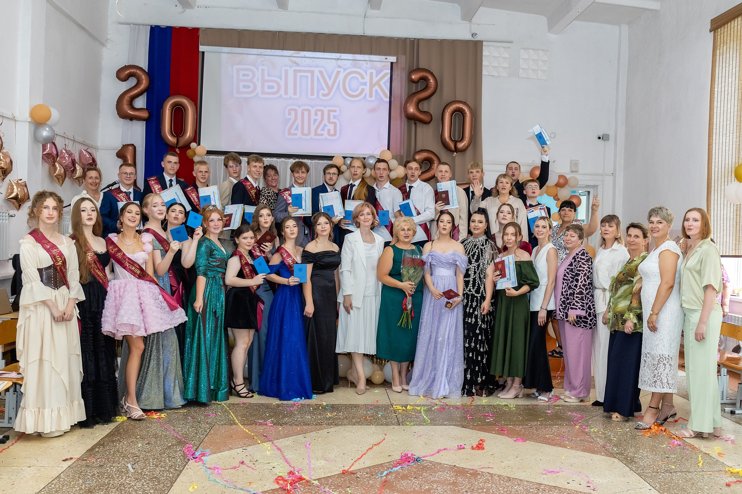 Выпускной. Школа 22, 11 класс. Стильный выпускной альбом Владивосток фотограф Вероника Мигачева