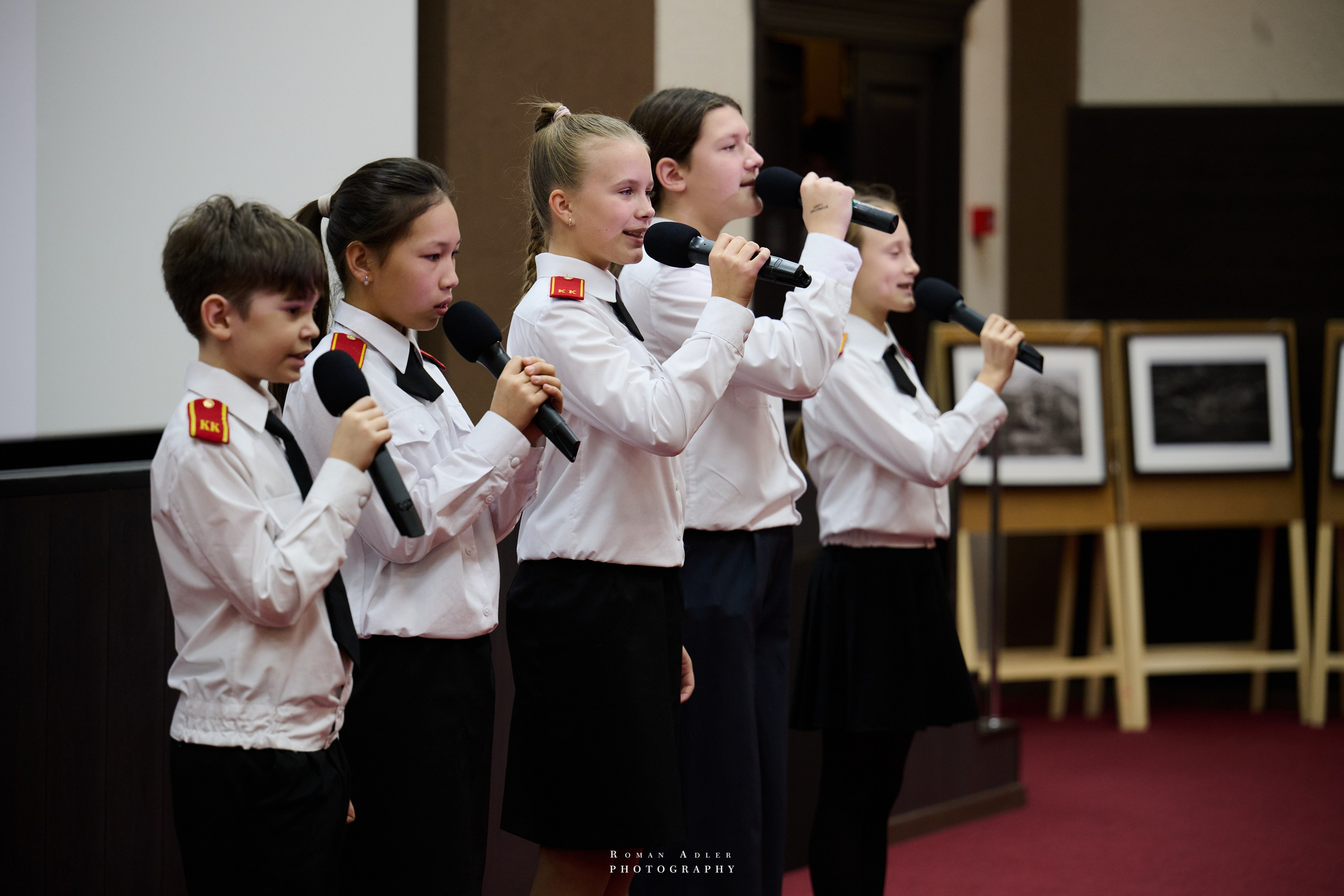 ДК «Победа» выставка фотопроекта «Территории». Фотограф Роман Адлер