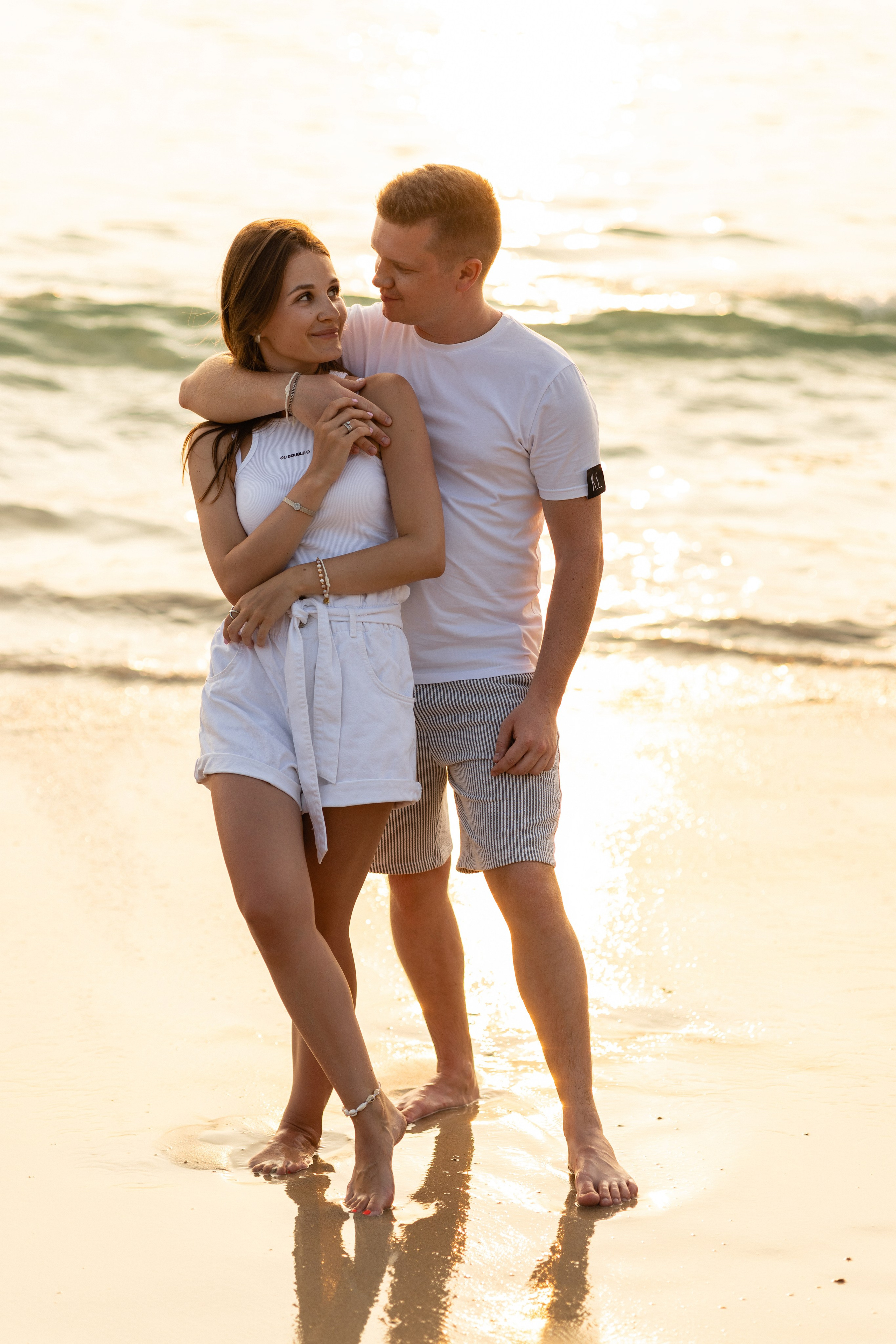 Love Story на Пхукете: фотосессия для пары на пляже Карон. Фотограф на Пхукете в Таиланде