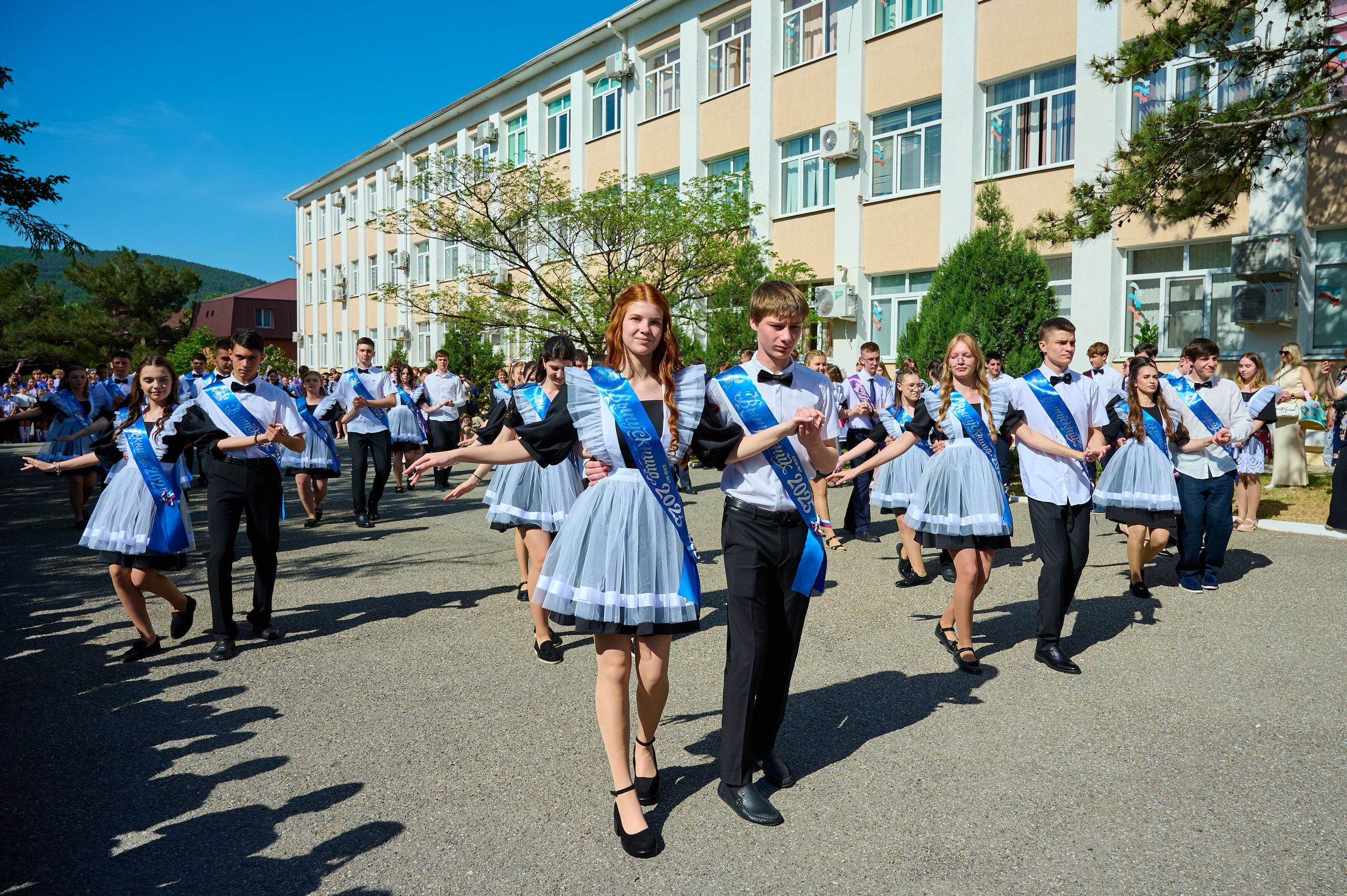 Последний звонок 2025. Жизнь курорта Кабардинка в фотографиях