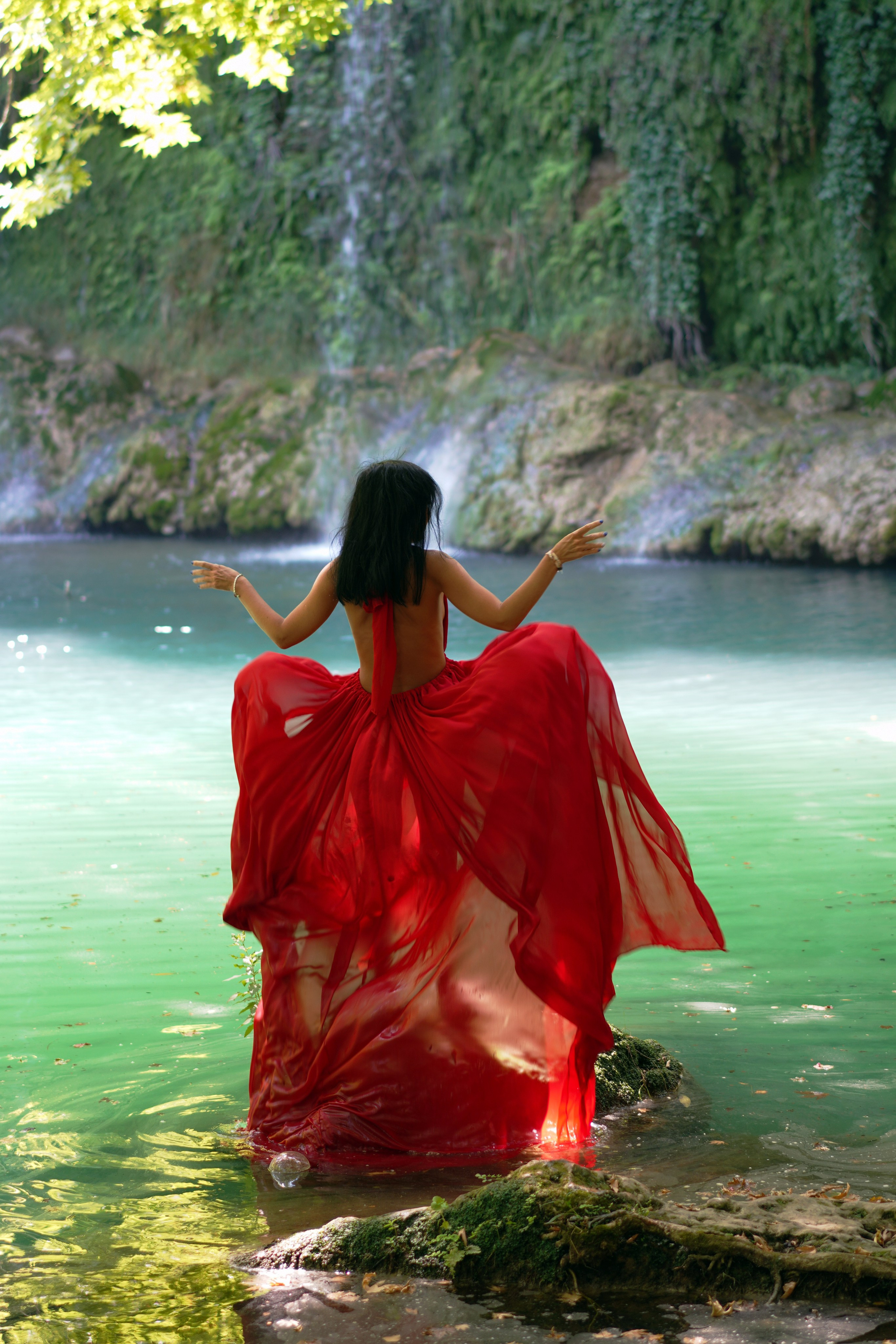 Индивидуальная фотосессия на водопаде Куршунлу, Анталия. Профессиональный фотограф в Турции Анталии Кемере Сиде Белеке Алании