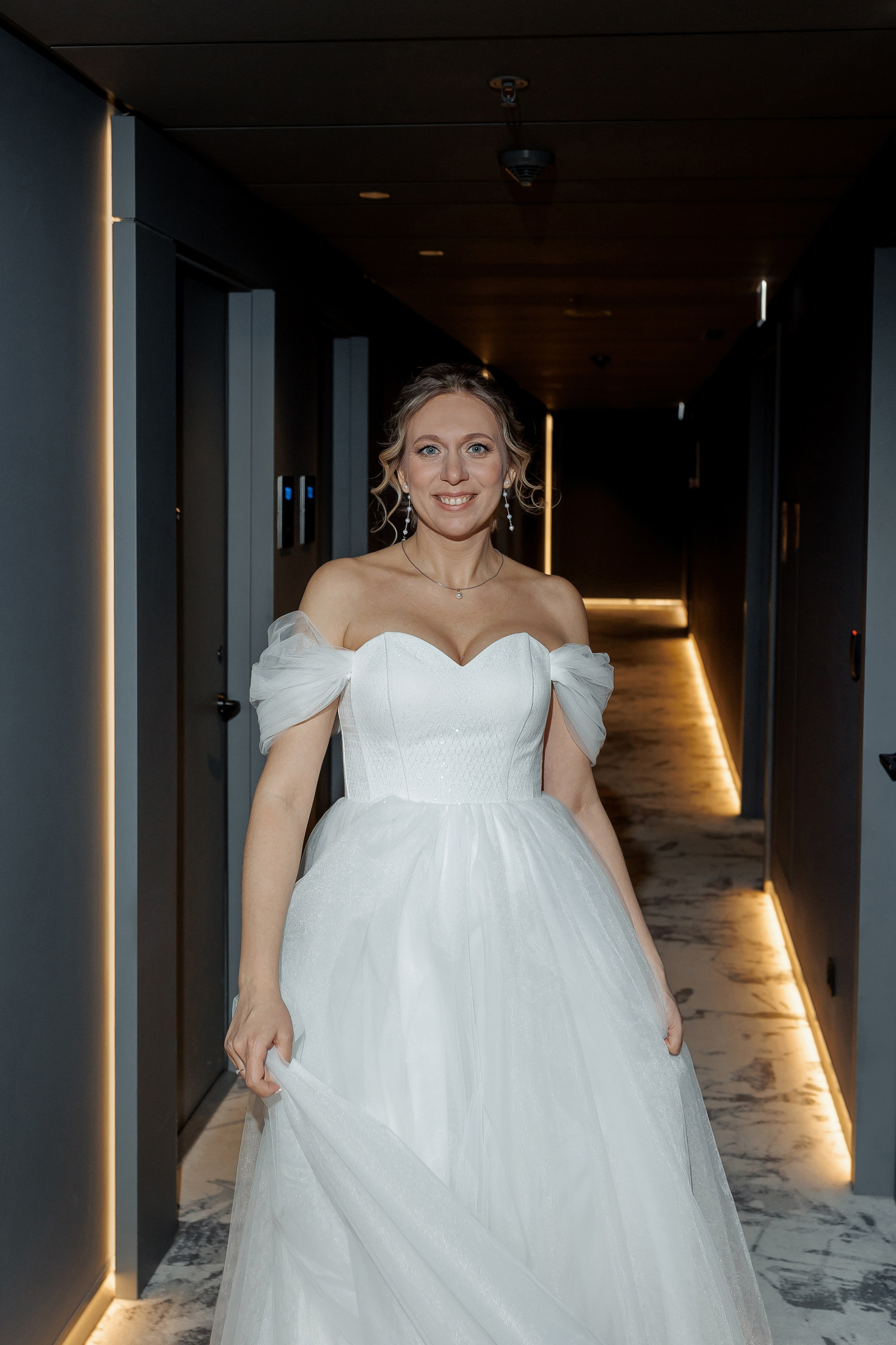 Свадебная фотосессия в отеле Movenpick Moscow Taganskaya. Свадебный фотограф в Москве Дарья Олендарёва