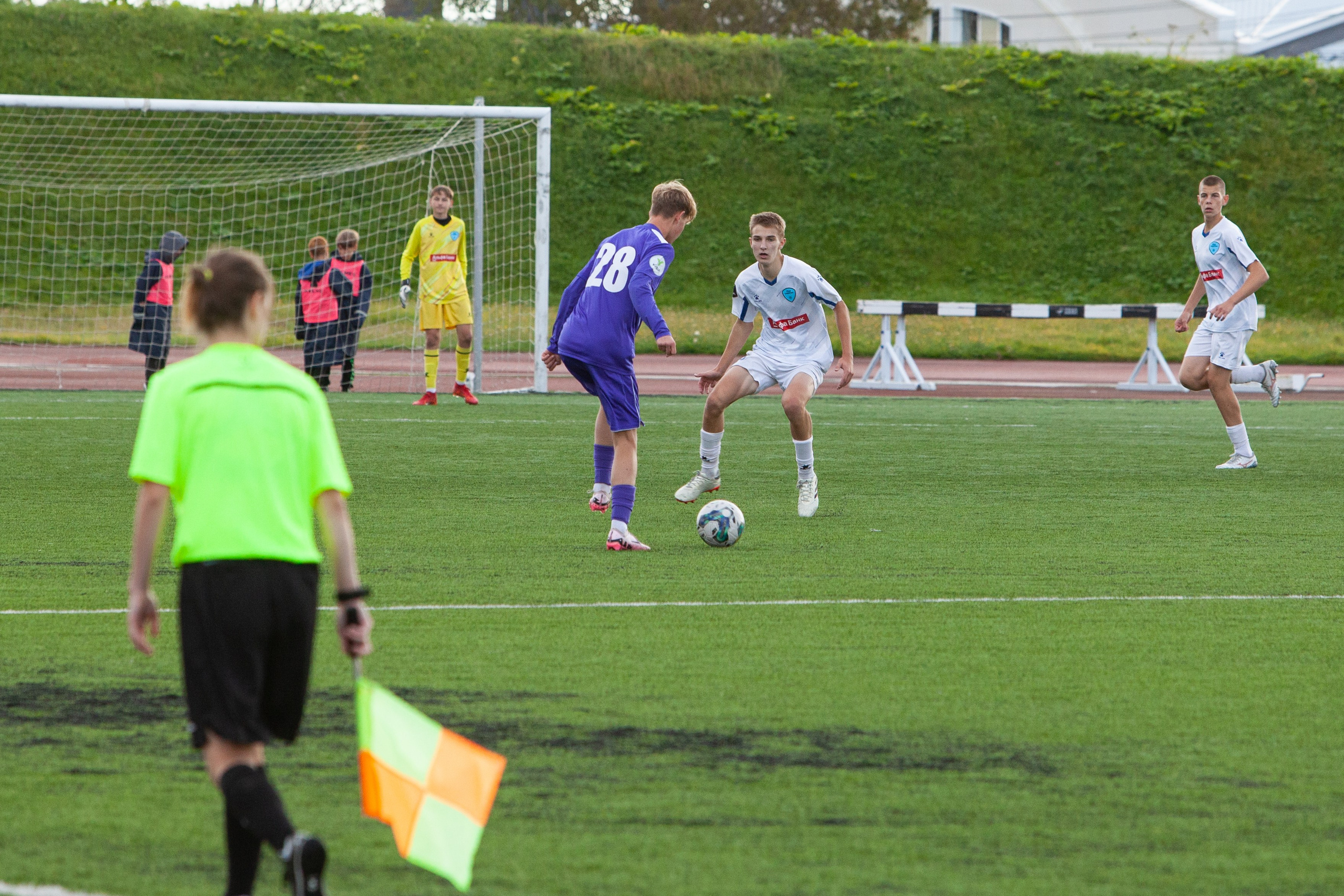 Матч юношеской футбольной лиги между командами СШ «Сахалин» и «СШОР № 1» (Комсомольск-на-Амуре). Кутузов Евгений Фотограф в Южно-Сахалинске