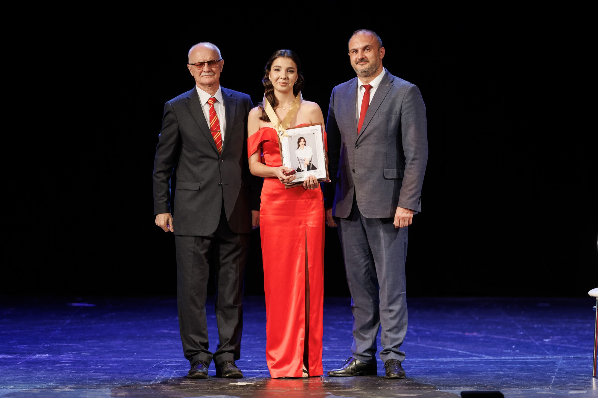 Выпускной вечер в Севастопольской гимназии № 1 имени А. С. Пушкина. Свадебный фотограф, фотосъемка в Крыму, Севастополе, Симферополе, Ялте