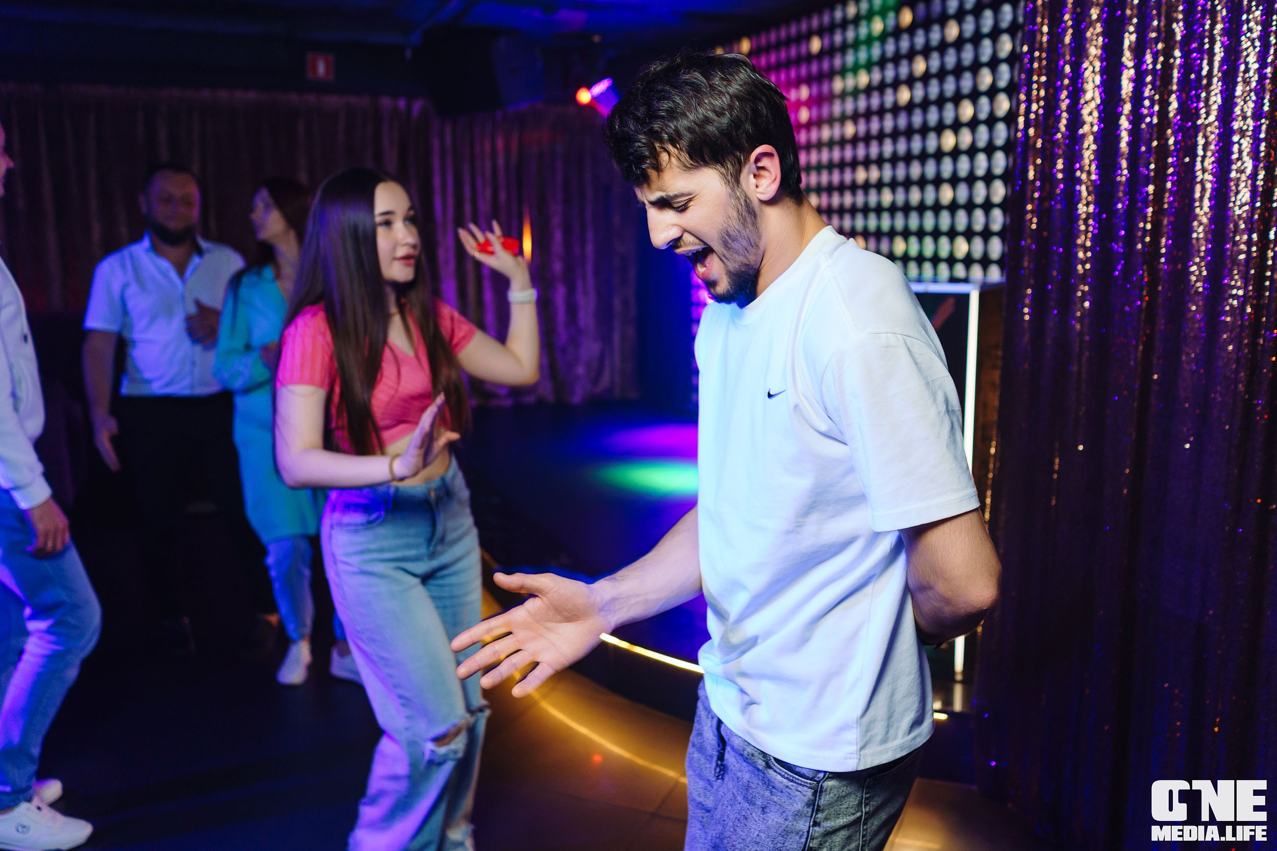 Фоторепортаж из караоке-клуба Эйфория. One Media Life: фоторепортажи, фотоотчеты с мероприятий и заведений