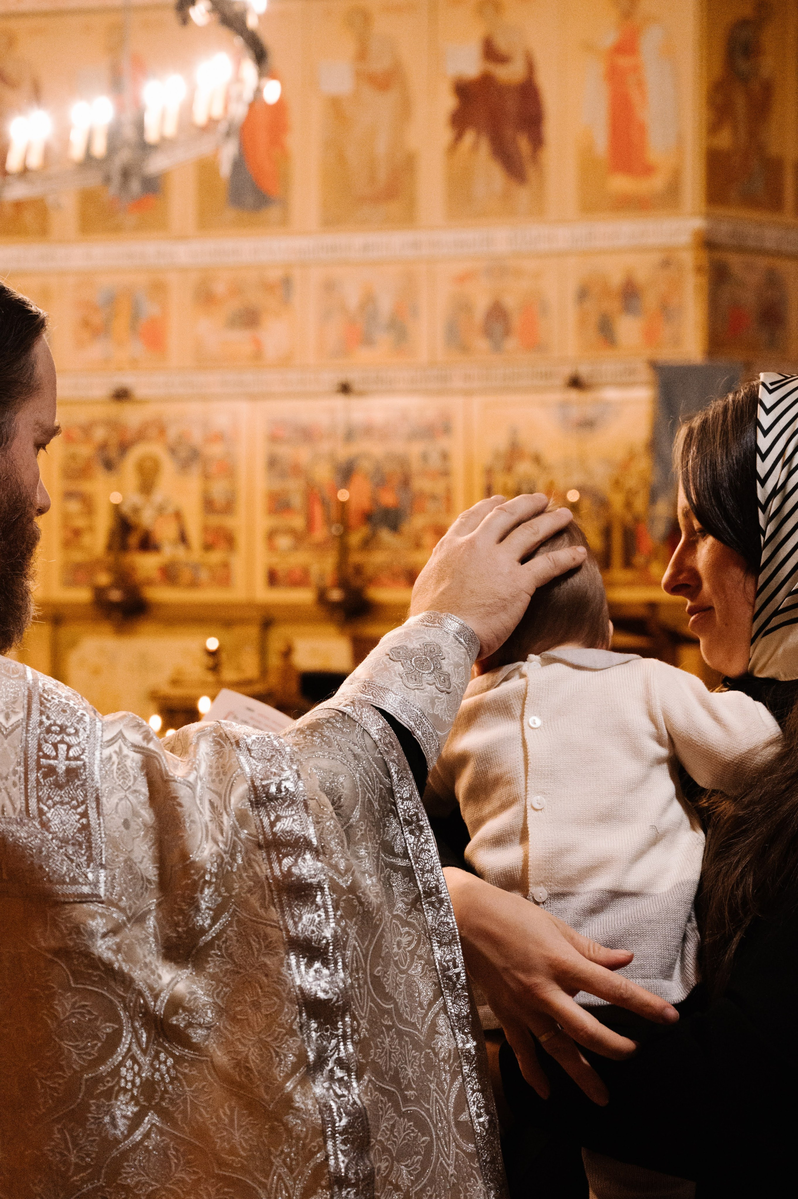 Фотосъёмка крещения в Санкт-Петербурге — Маргарита Иванова, фотограф. Профессиональный фотограф беременности в СПБ. Стильные фотосессии беременности в стиле минимализм и классическая фотография