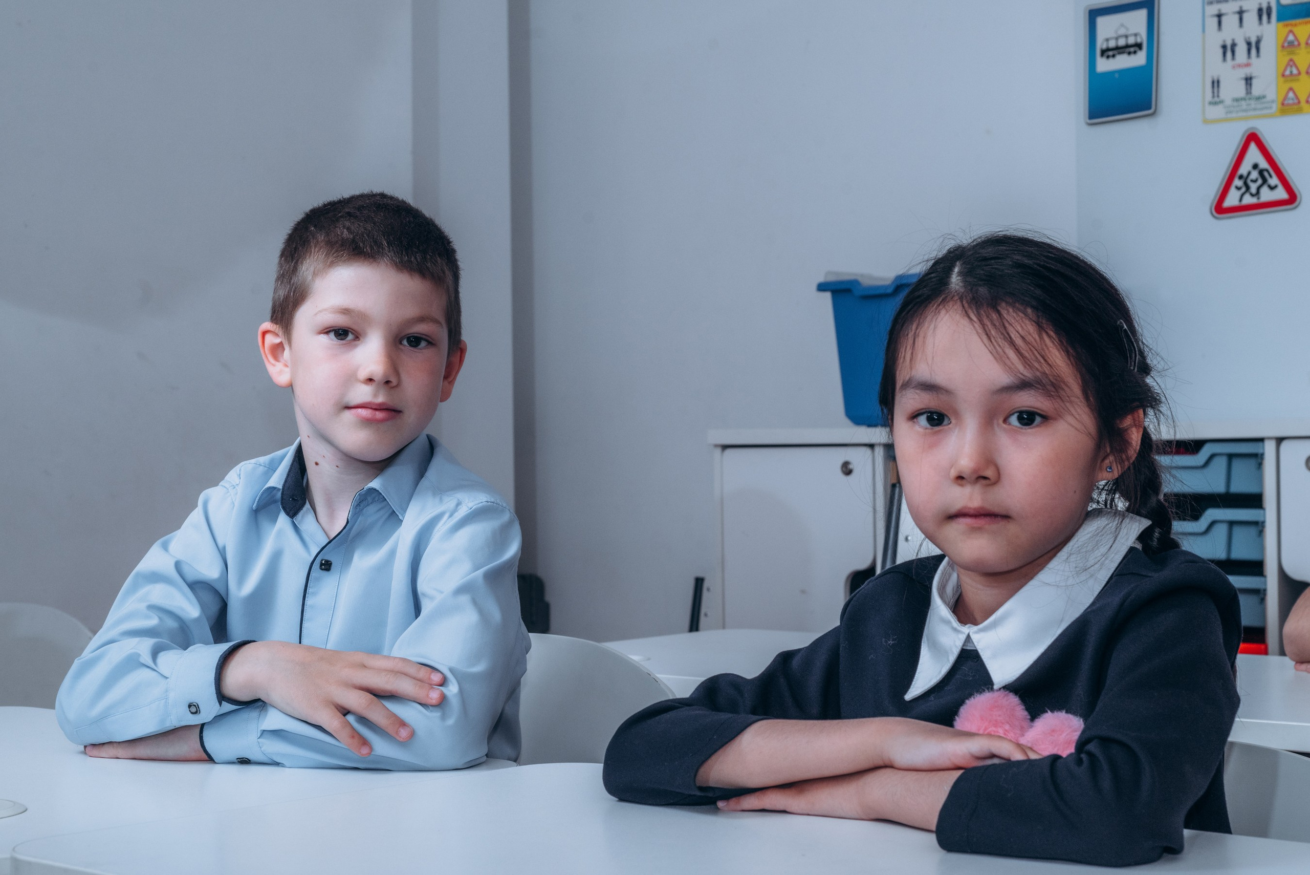 Выпускной альбом 1 класса — фотосессия в школе, деликатная ретушь и дизайн в Москве. MILATE — выпускные альбомы, фотосессии и видео в Москве