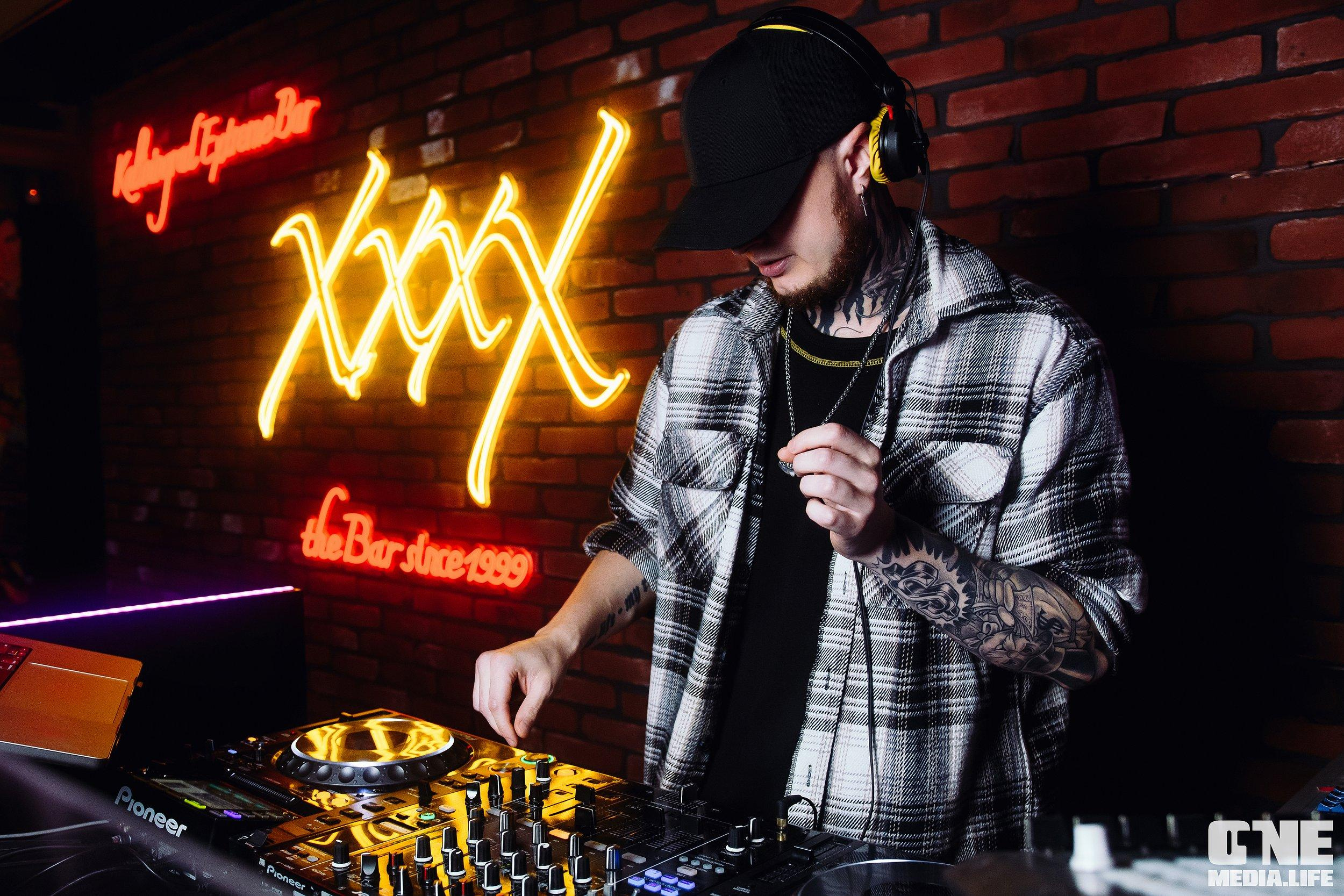 Фоторепортаж из экстрим бара XXXX. One Media Life: фоторепортажи, фотоотчеты с мероприятий и заведений